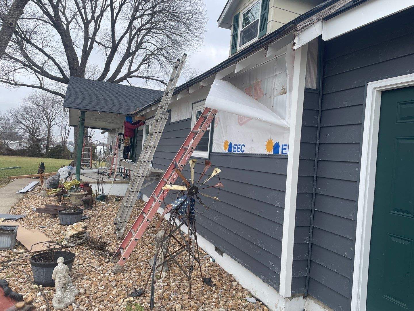 Siding Installation using Craneboard D7 by EEC Windows, Siding & Roofing