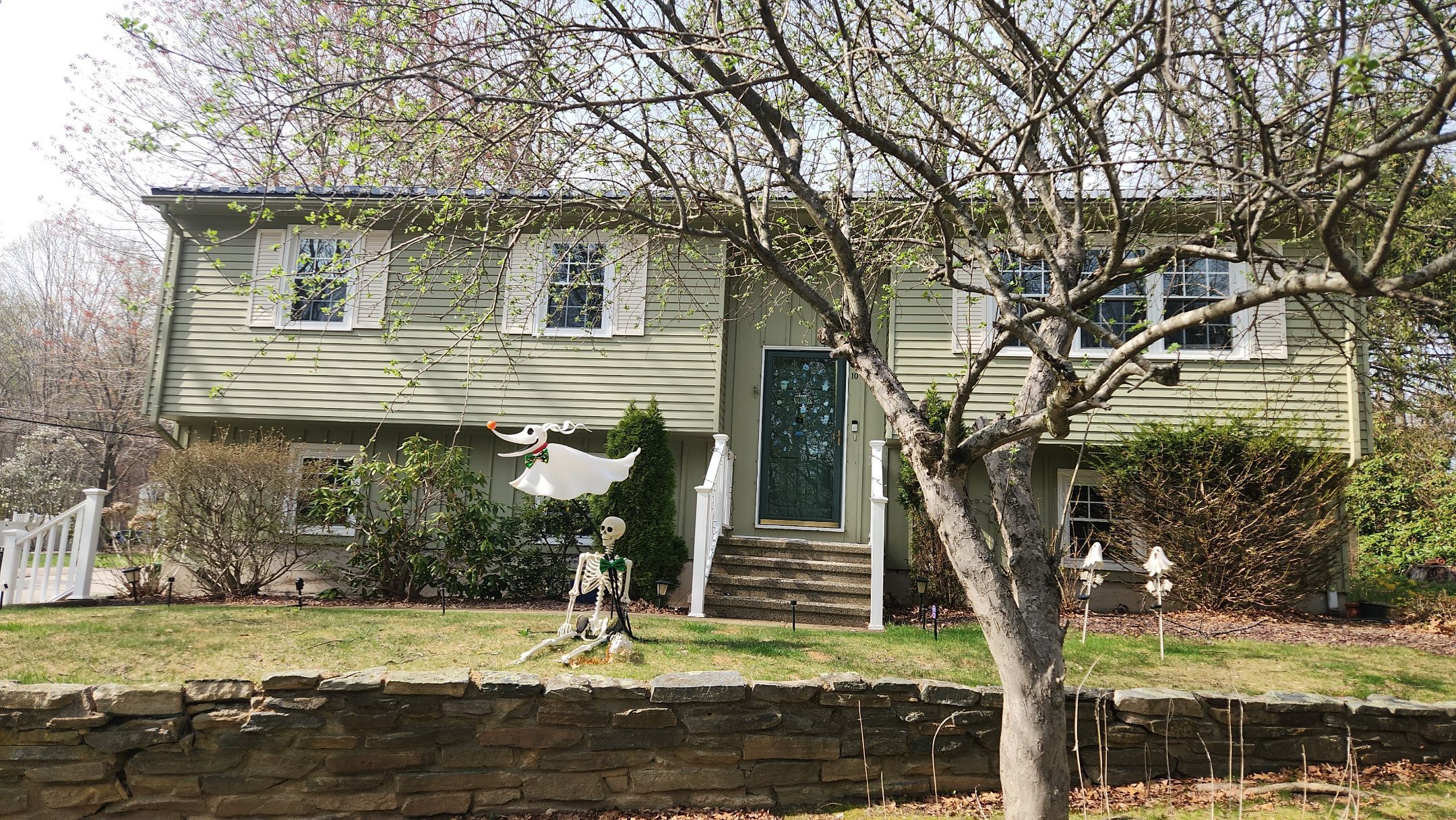Siding Transformation with Cert Mainstreet D/4 clapboard Wedgewood Blue by DiGiorgi Roofing and Siding Inc