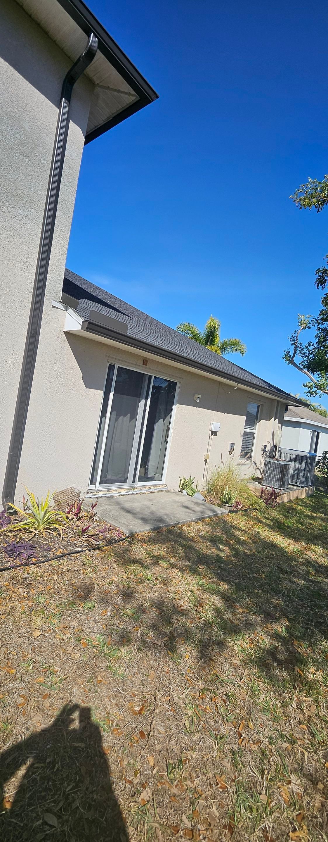 Dark Bronze Seamless Gutters using 6-Inch Seamless Gutters in Cape Coral FL by Gutter Professors