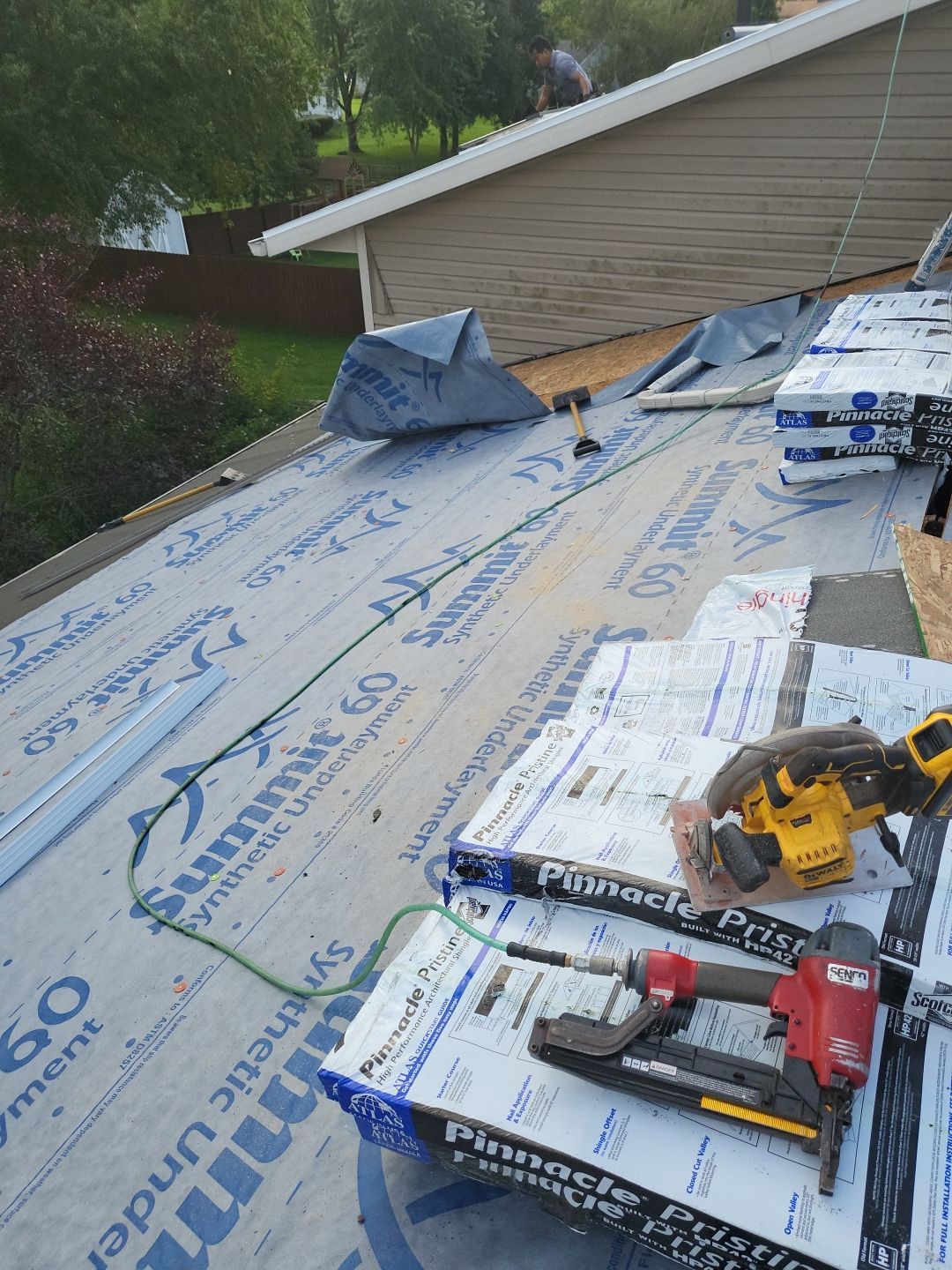 ATLAS PINNACLE COLOR: BLACK SHADOW by Eagle Eye Roofing