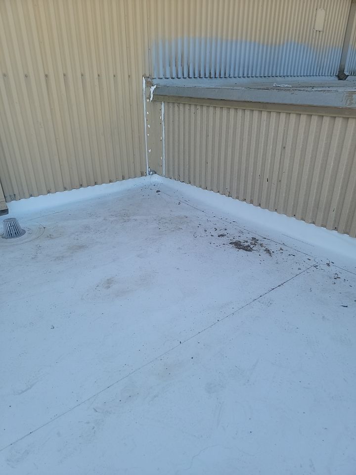 TPO single-ply roofing system using GAF by Straight Edge Roofing Inc