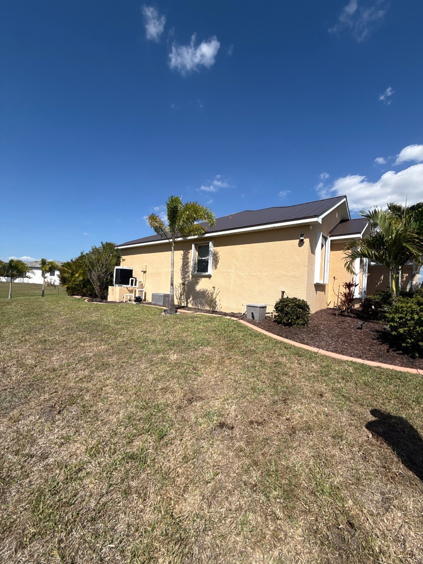 White 6 Inch Seamless Gutters using K-Style Seamless Gutters in Punta Gorda FL by Gutter Professors