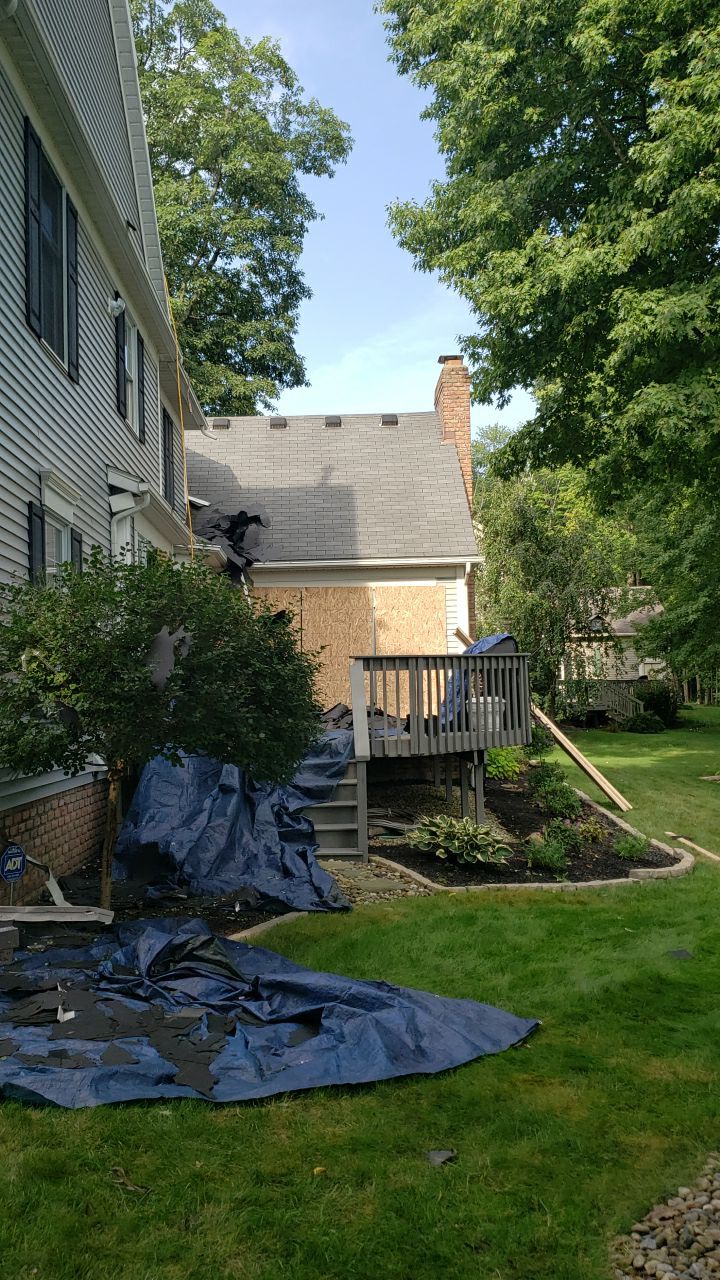 Brand: Atlas Pinnacle Color: Pristine Socthgard Pewter Drip: Black by Eagle Eye Roofing