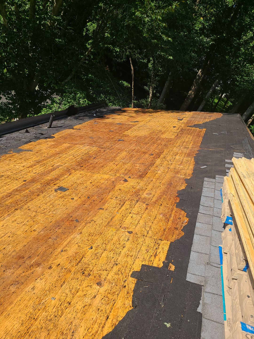 Oakton: Residential Roof Replacement with CertainTeed Landmark Designer Shingles in Pewter by RM Banning, Inc.