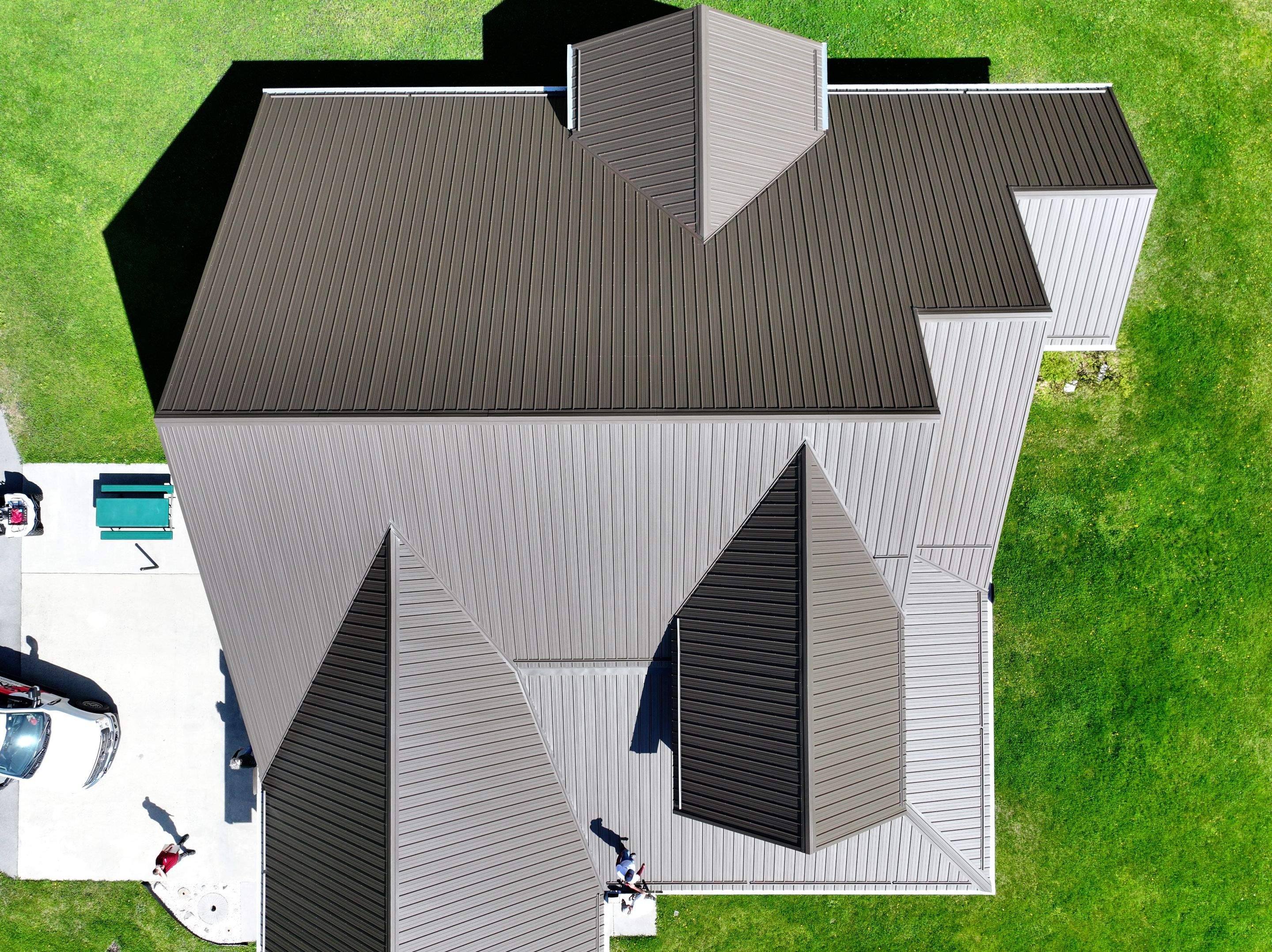 Sludder Residence  by Omnia Roofing