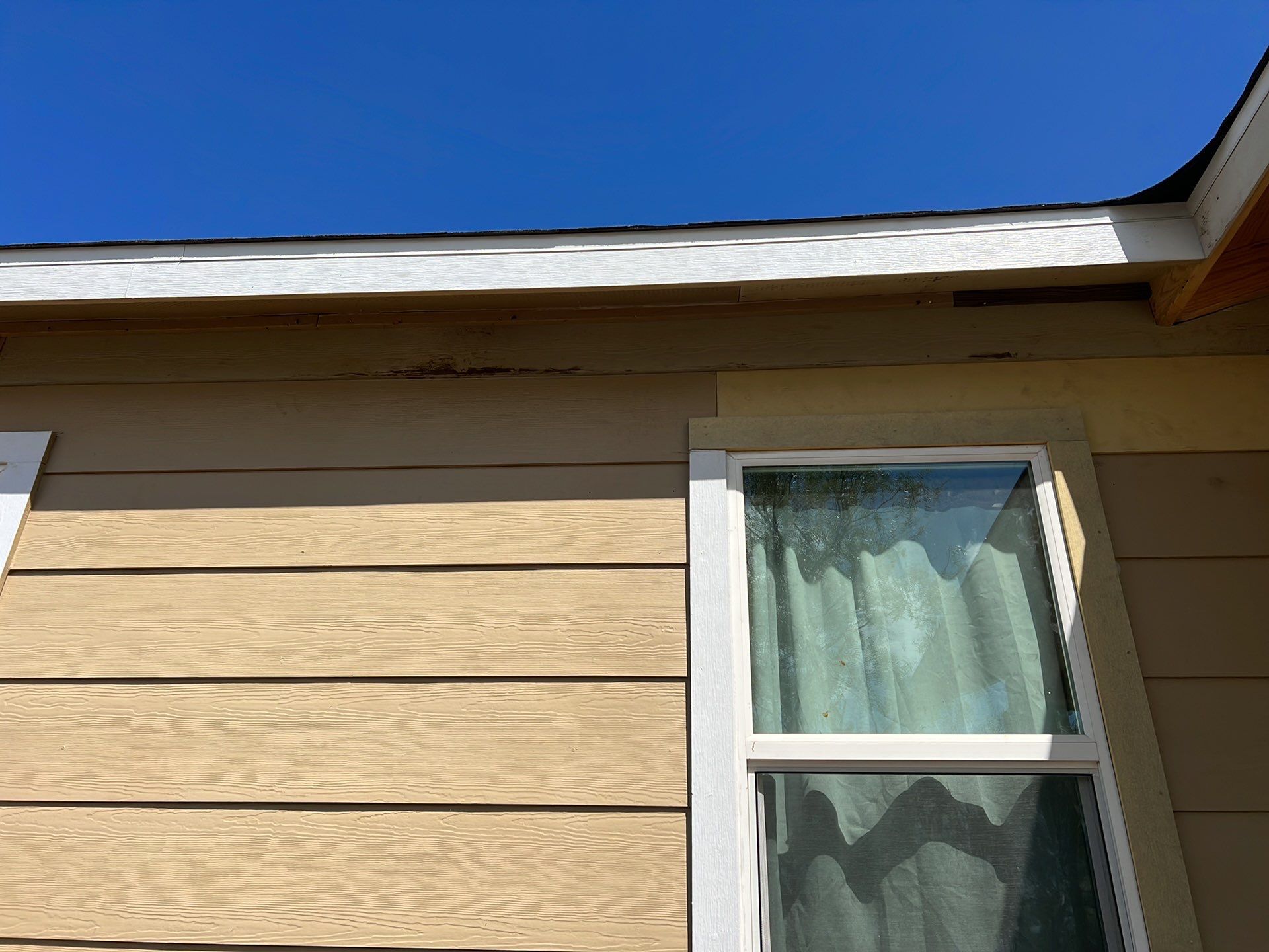 Front Porch Sitt'n by Bayfront Roofing and Construction