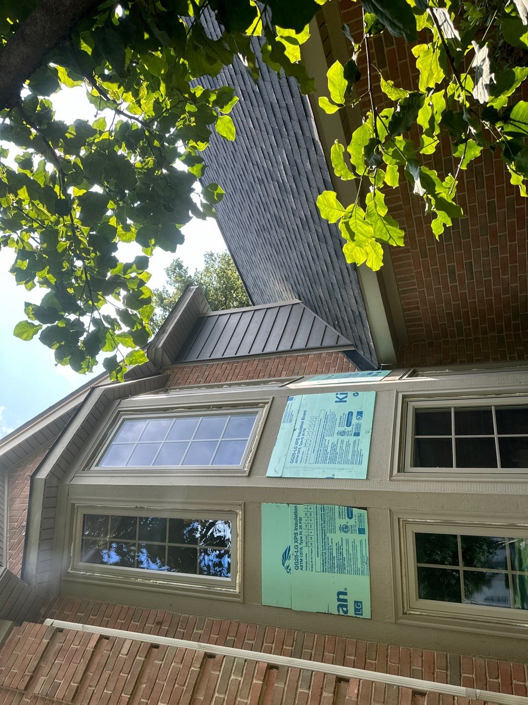 Roof Replacement using Owens Corning Peppercorn and Siding Replacement using Ascend Charcoal Smoke by 180 Contractors