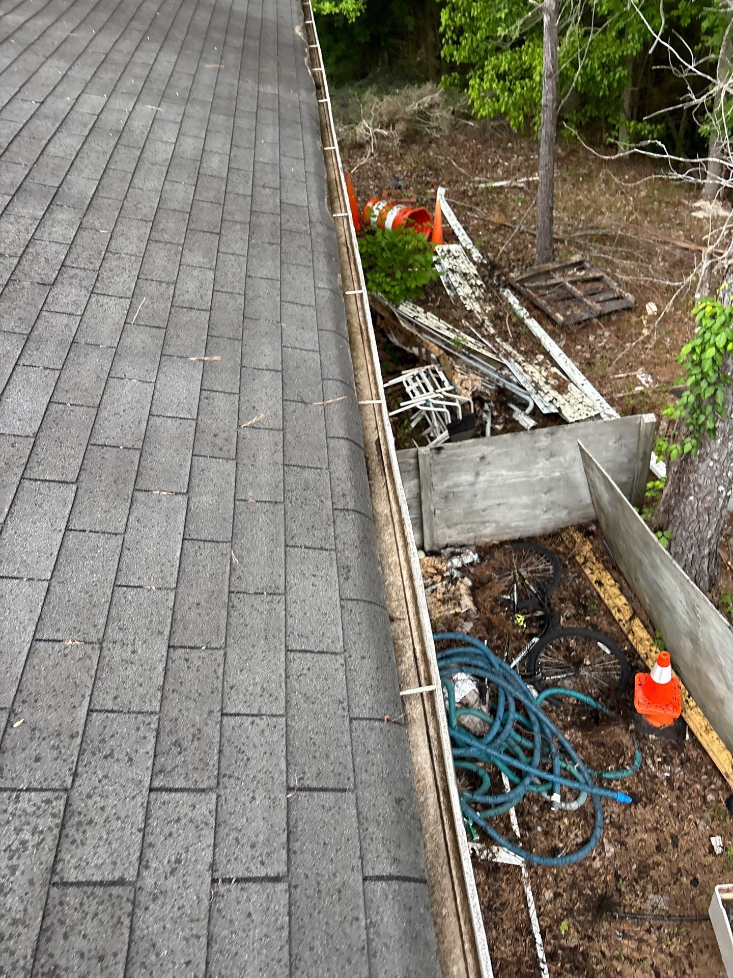 Commercial gutter cleaning Tuscaloosa after photo with clean gutters