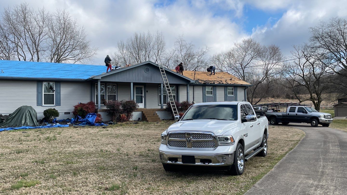 Residential Roofing Installation using Owens Corning Oakridge Roofing System by Undersun Roofing 