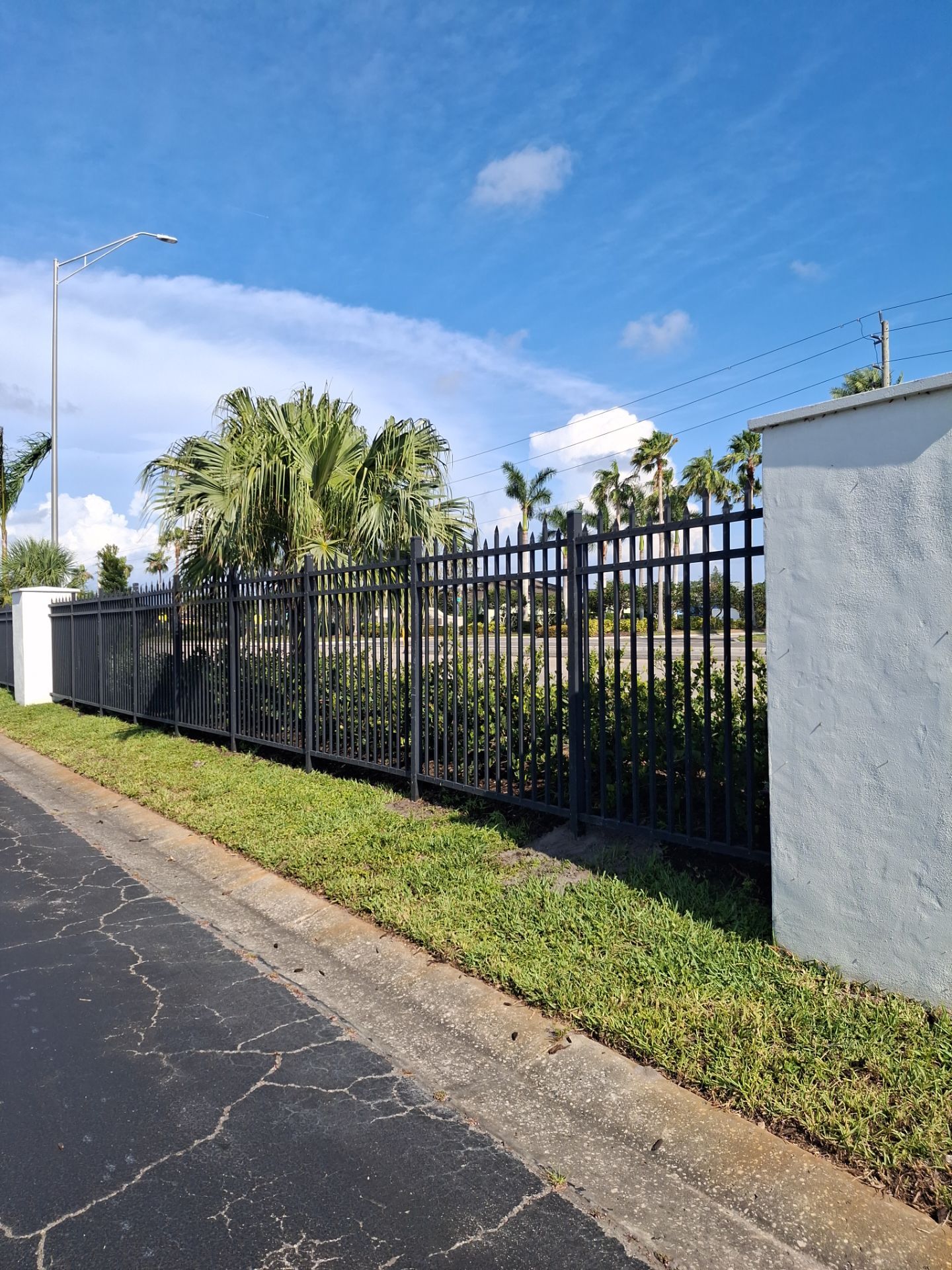 211 63rd Ave W  by H&Y Fence