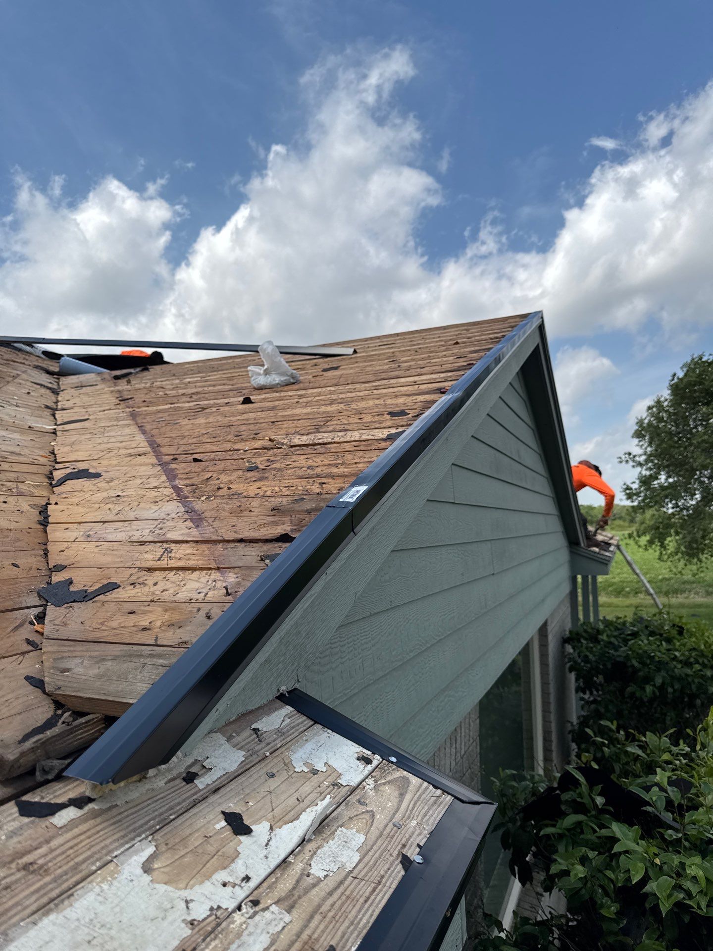 Roof Replacement louise by Roof Repair Company