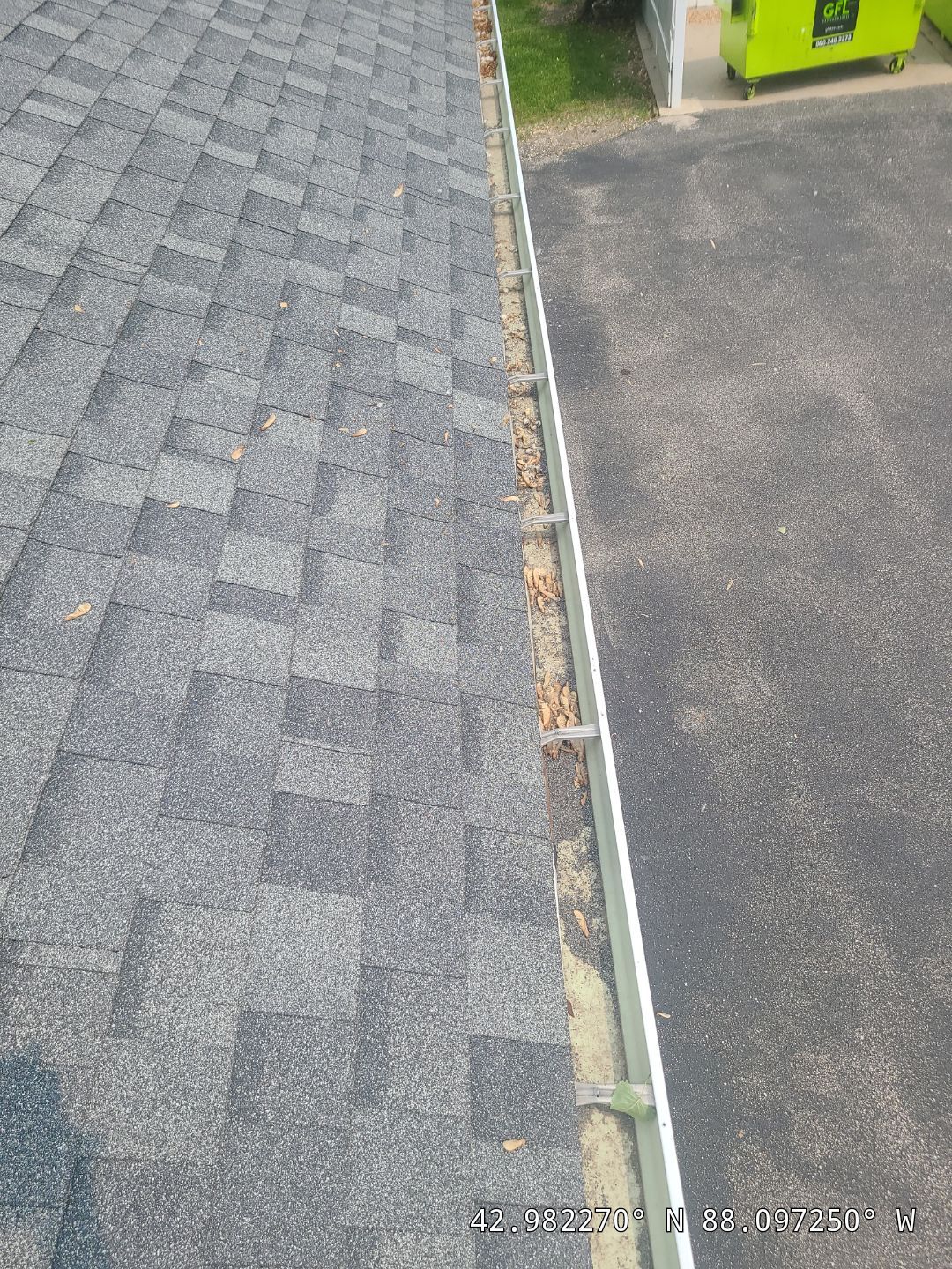 HOA gutter cleaning before photo