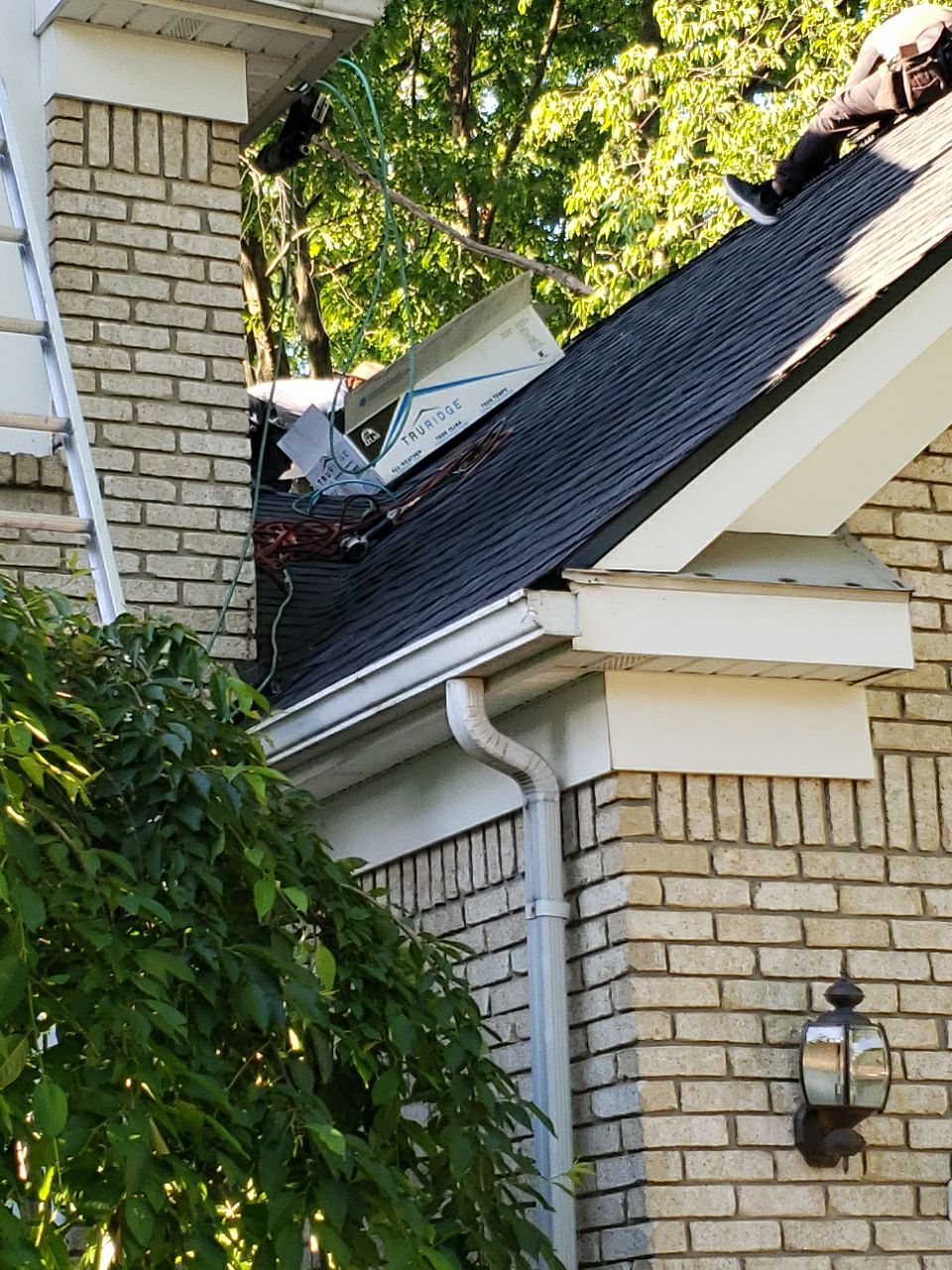 Brand: Atlas Pinnacle Color: Pristine Scotchgarde Black Drip: Black by Eagle Eye Roofing