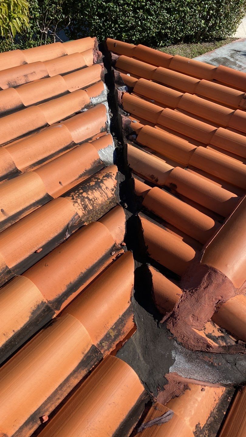 Verea Spanish S - Graphite Color by Istueta Roofing