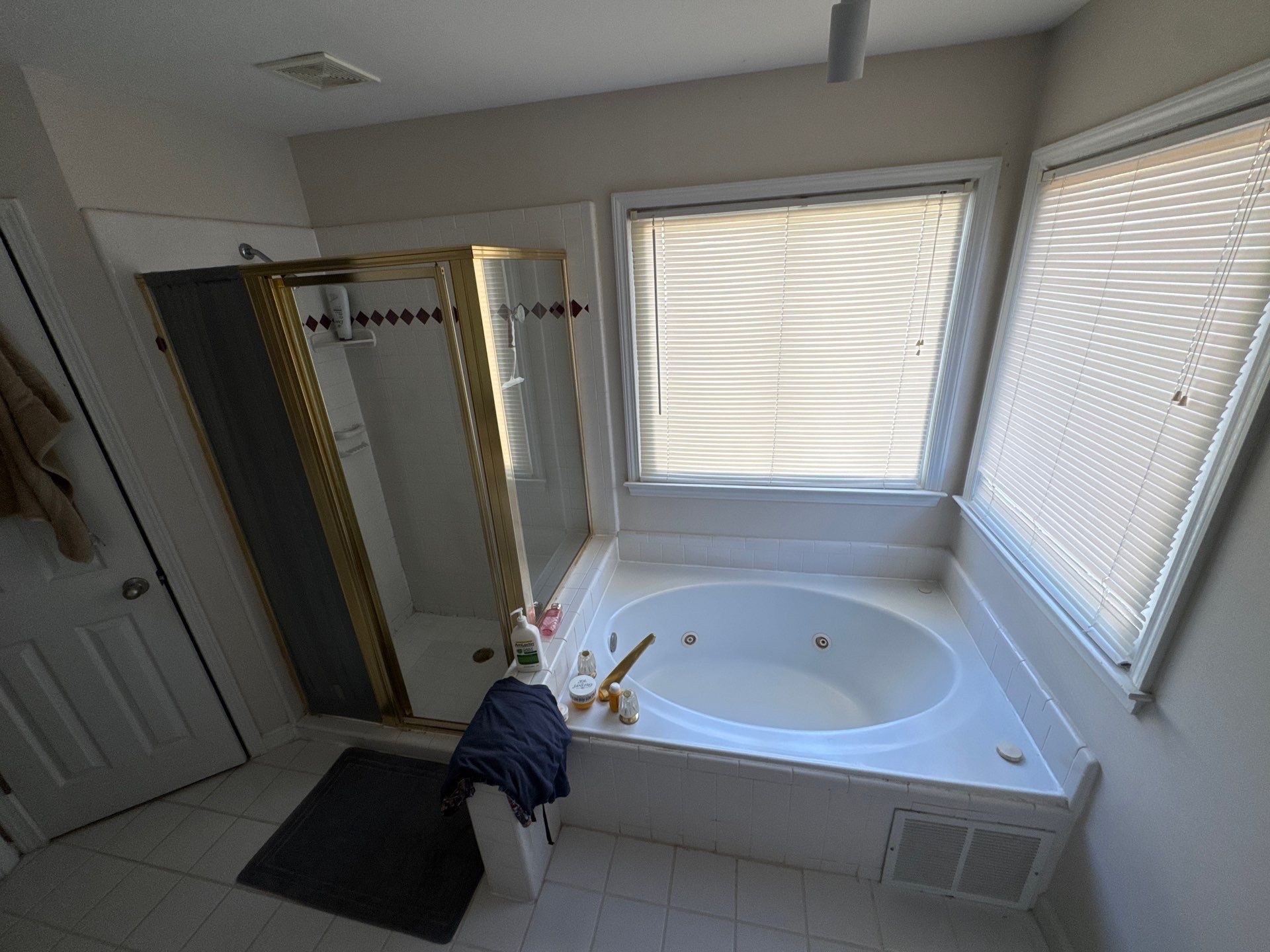 Master bathroom renovation by Prudencio