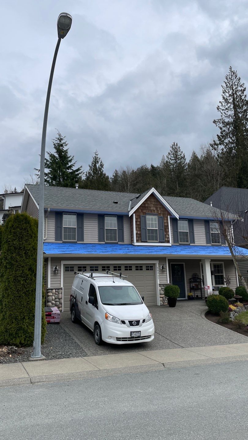 Residential Roofing Installation using OC Oakridge shingles by Top Notch Roofing Inc