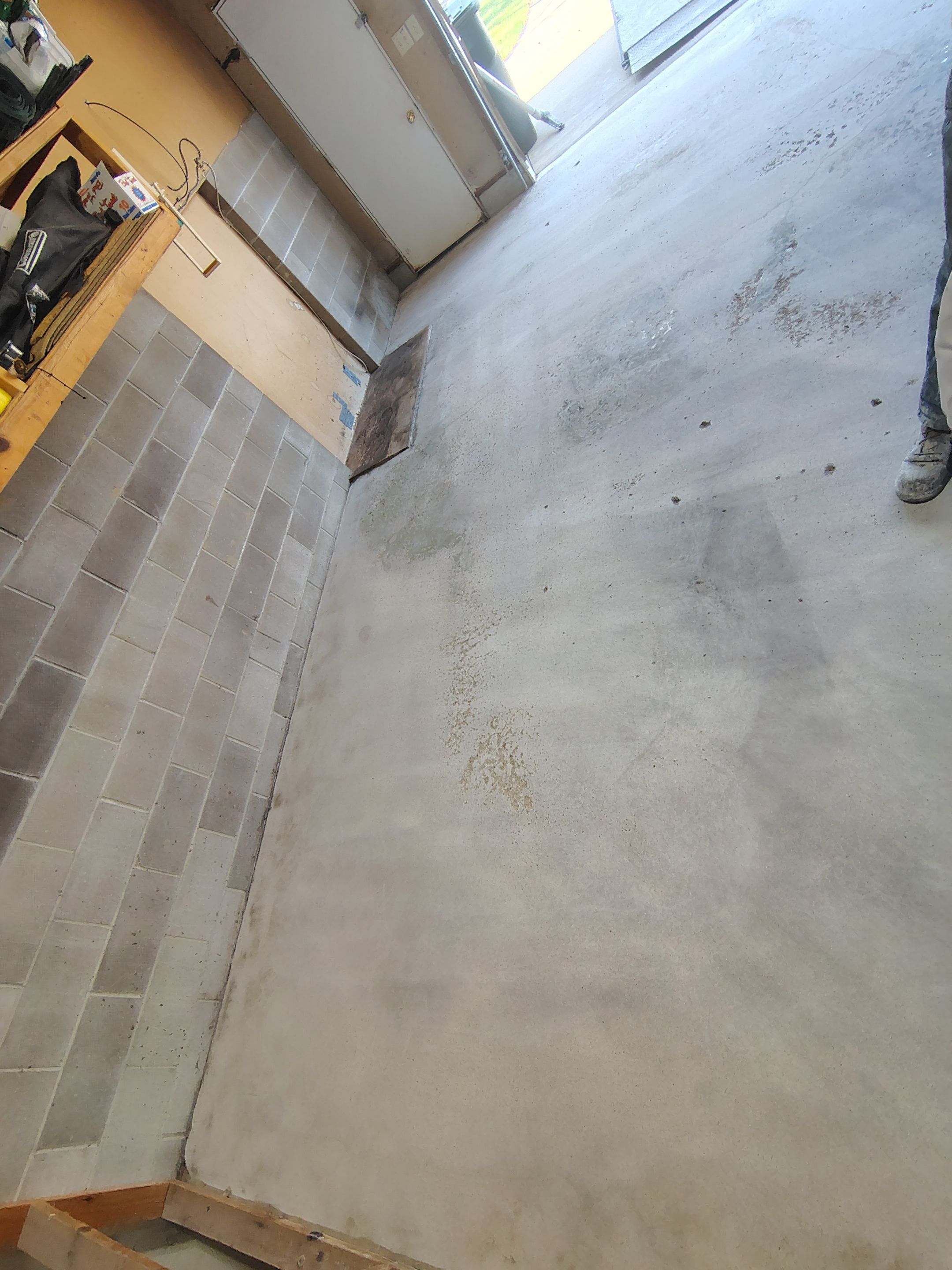Sioux Falls Garage Epoxy Floor Installation and Concrete Crack Repair by Select Painting, Coatings & Garage Cabinets