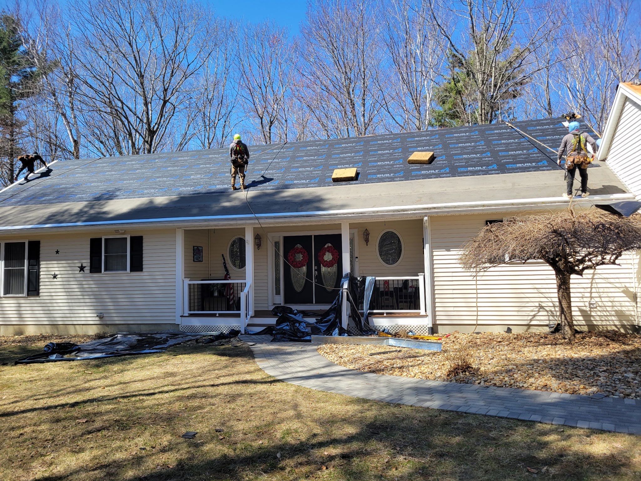 Vinyl Siding and Asphalt Roofing Replacement in Deerfield by Tall pine roofing