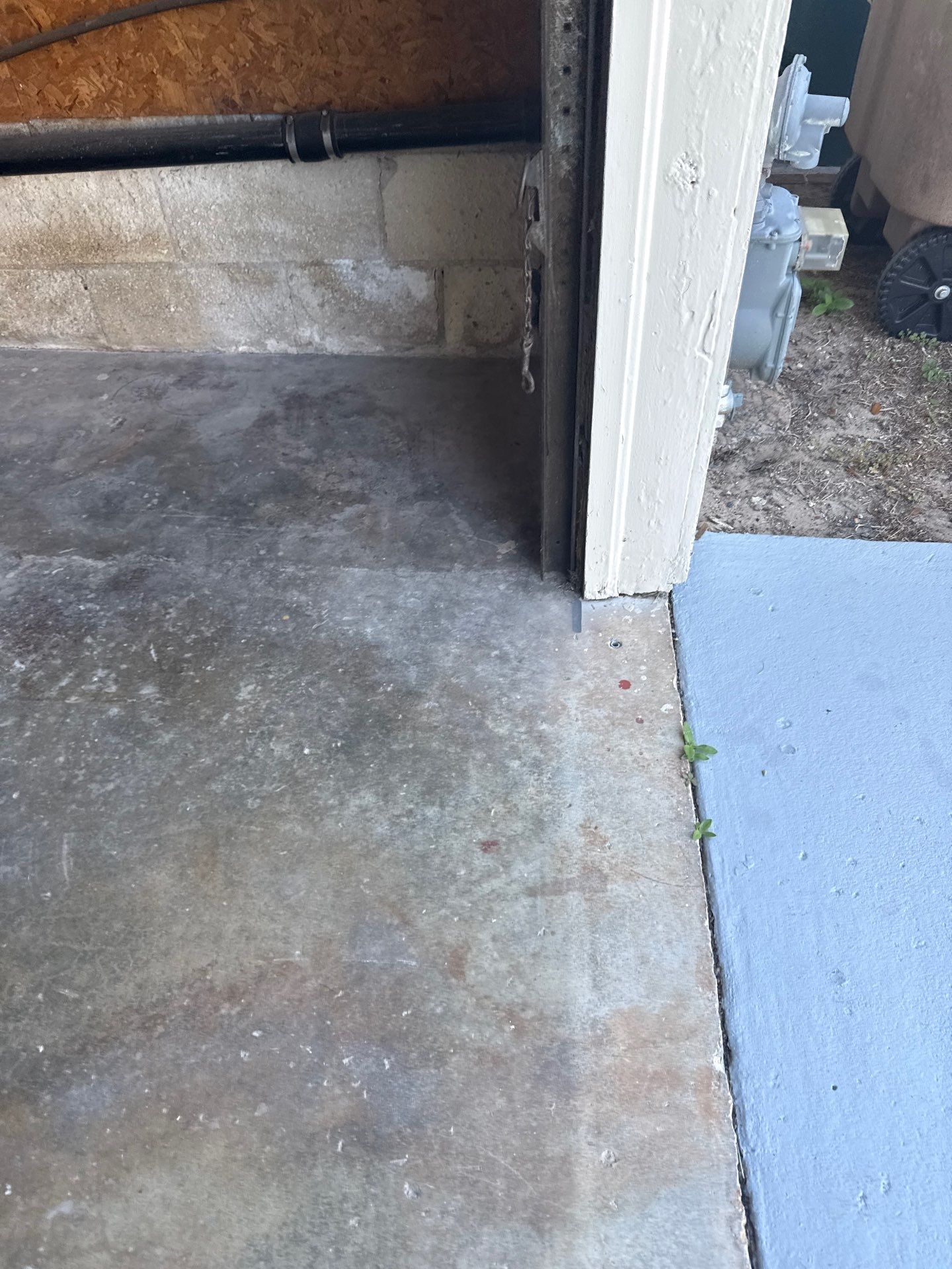 Garage in Midnight by Innovative Concrete Coatings 