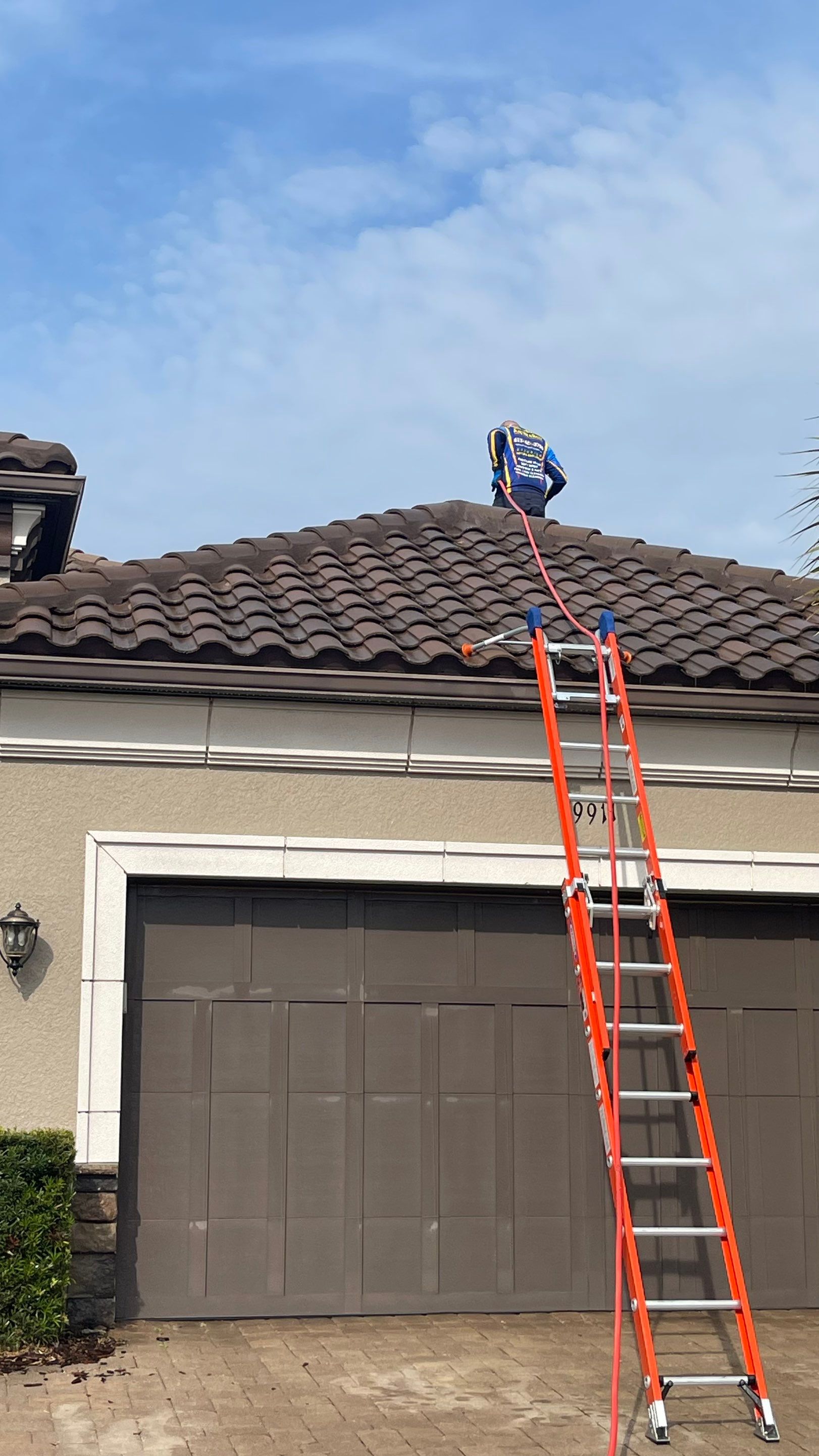 Concrete Tile Roof, Paver Pool Deck, Screen Enclosure & Driveway Cleaning in Artisan Lakes Esplanade, Palmetto, FL | Sunshine AquaWash by Sunshine AquaWash