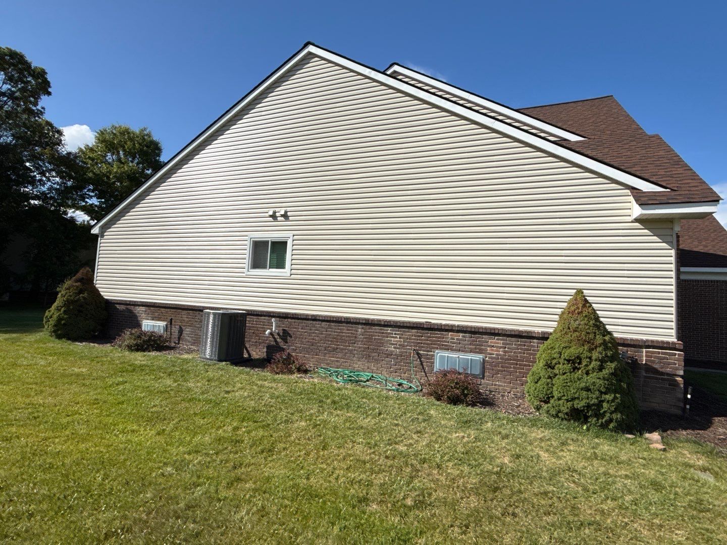 Siding Replacement using Alside D4 Odyssey-Plus Dutchlap Tuscan Clay by 180 Contractors