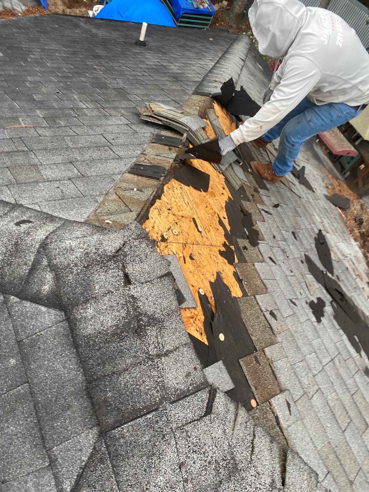 Residential Roofing Installation using Owen's Corning Duration (Lifetime) Shingles by Roof Repair Company