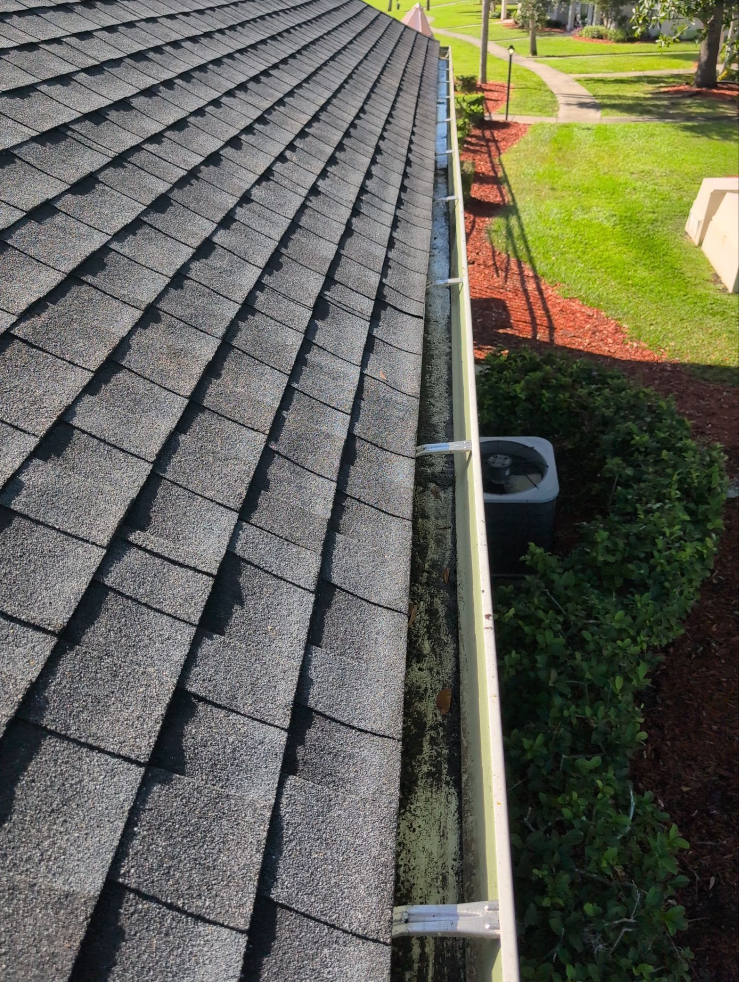 Commercial gutter cleaning Georgia after photo with clean gutters