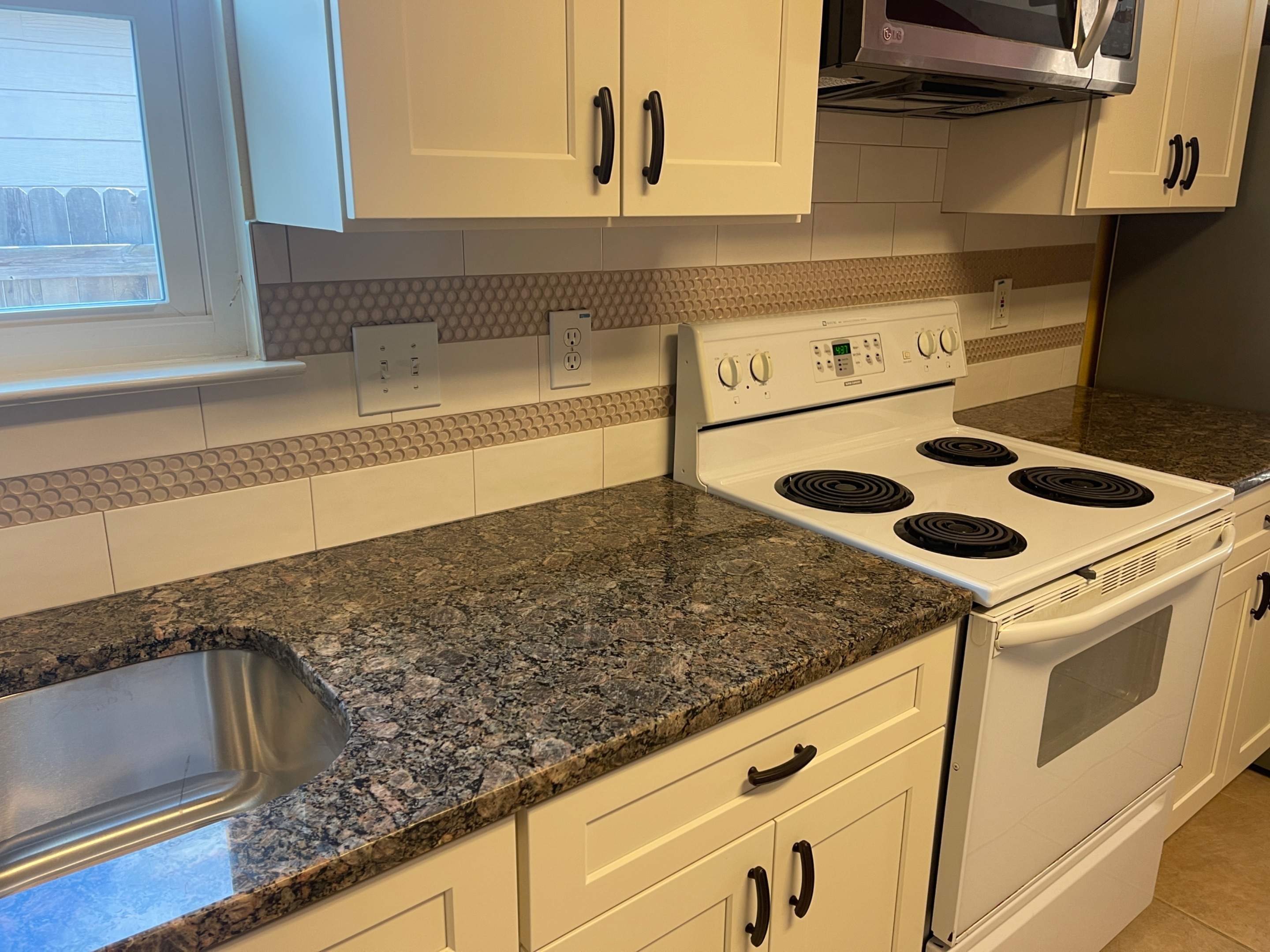 San Antonio Kitchen Remodel with White Shaker Cabinets and Granite by Mena stone surfaces