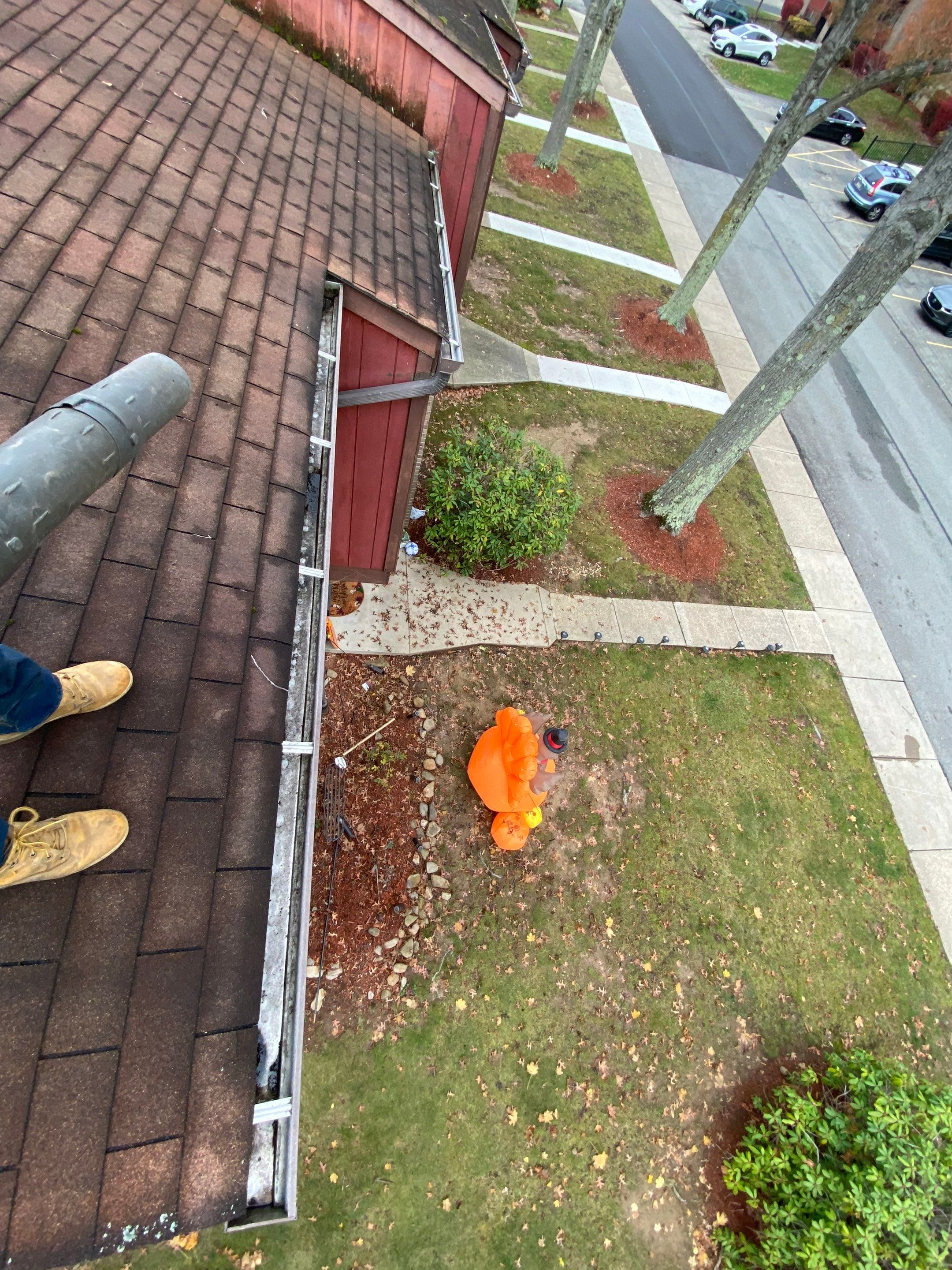 Commercial gutter cleaning Pennsylvania after photo with clean gutters