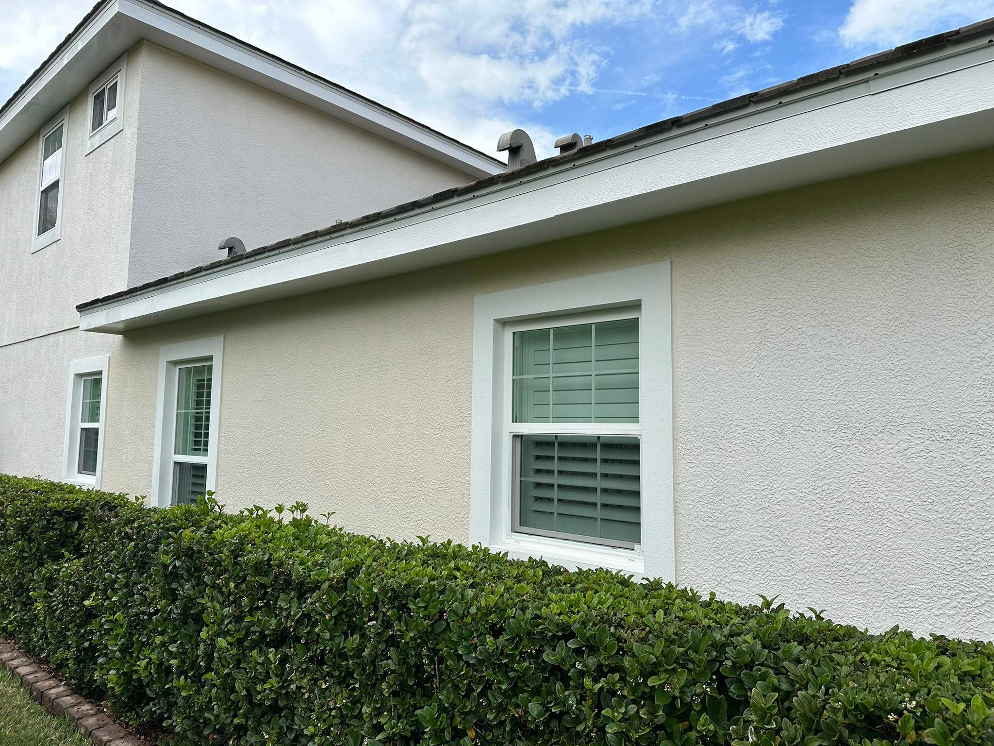 House Wash & Pool Screen Enclosure Cleaning in Winding River Community, Bradenton, FL | Sunshine AquaWash by Sunshine AquaWash