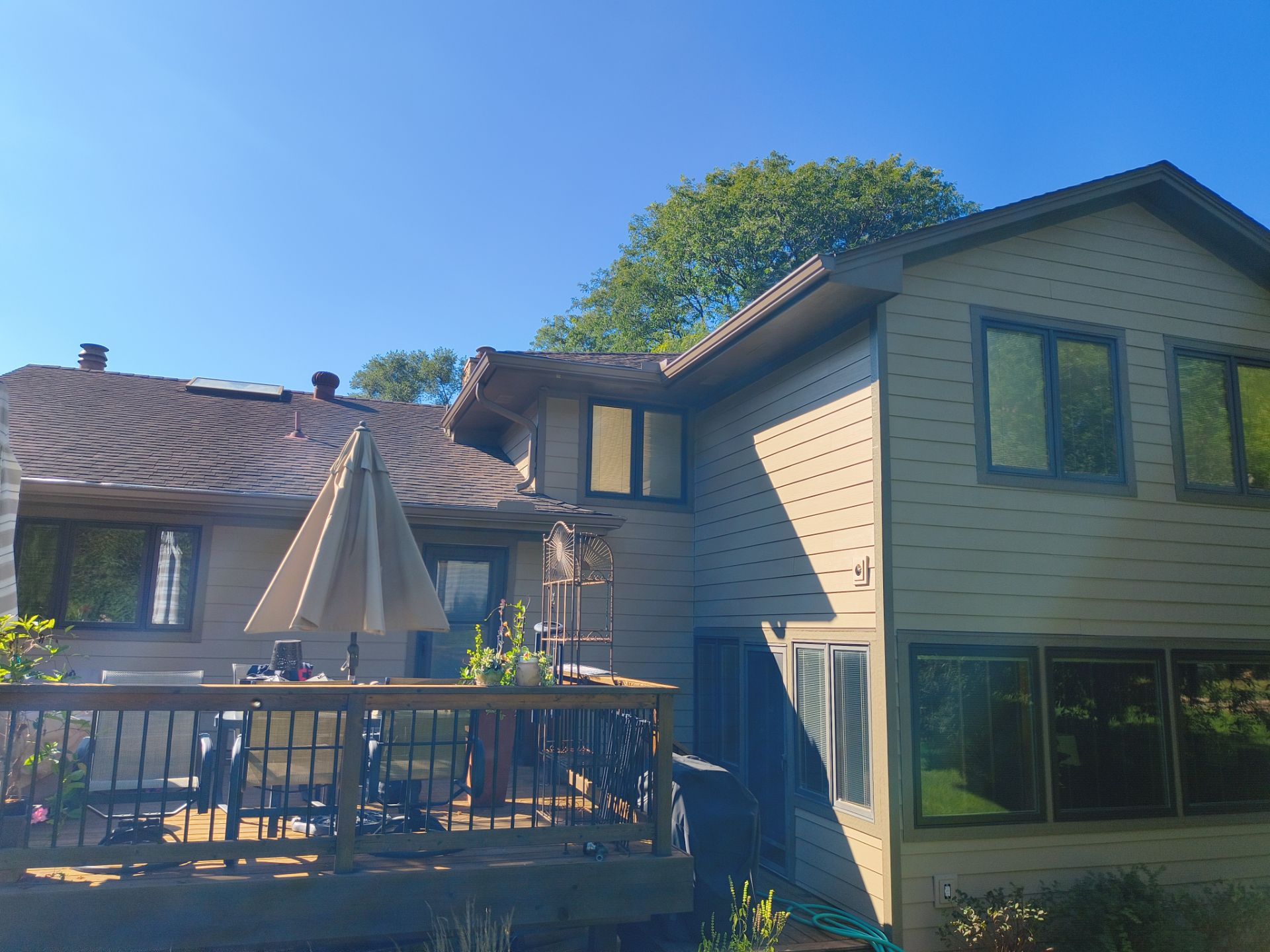 6" EDCO Timber Gutter Installation with Black Screen Gutter Covers – Mendota Heights, MN by Next Level Seamless Gutters / Exteriors Inc.