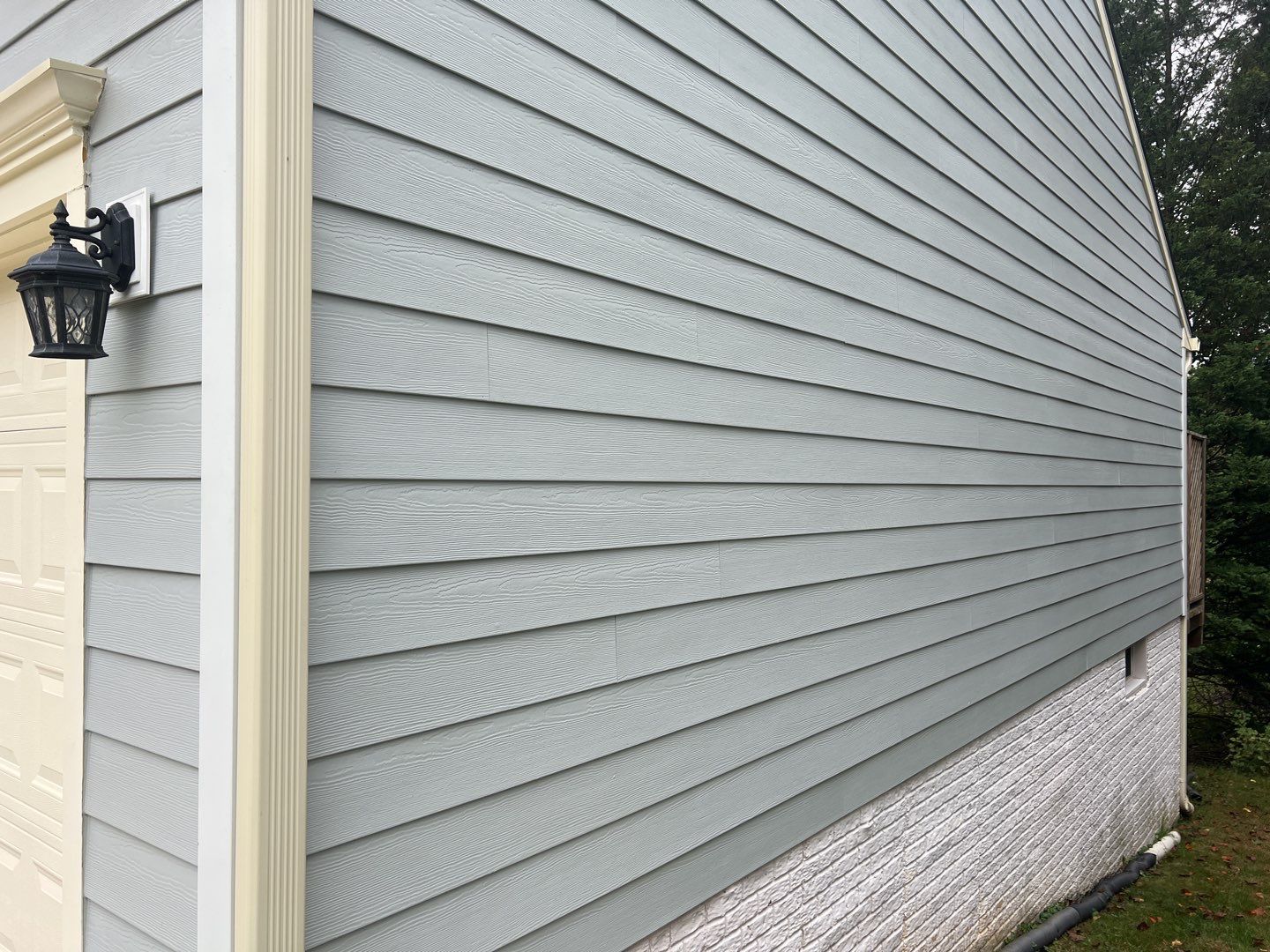 Exterior Home Makeover using GAF Timberline HDZ, GAF Decotech, and James Hardie Siding by American Home Contractors