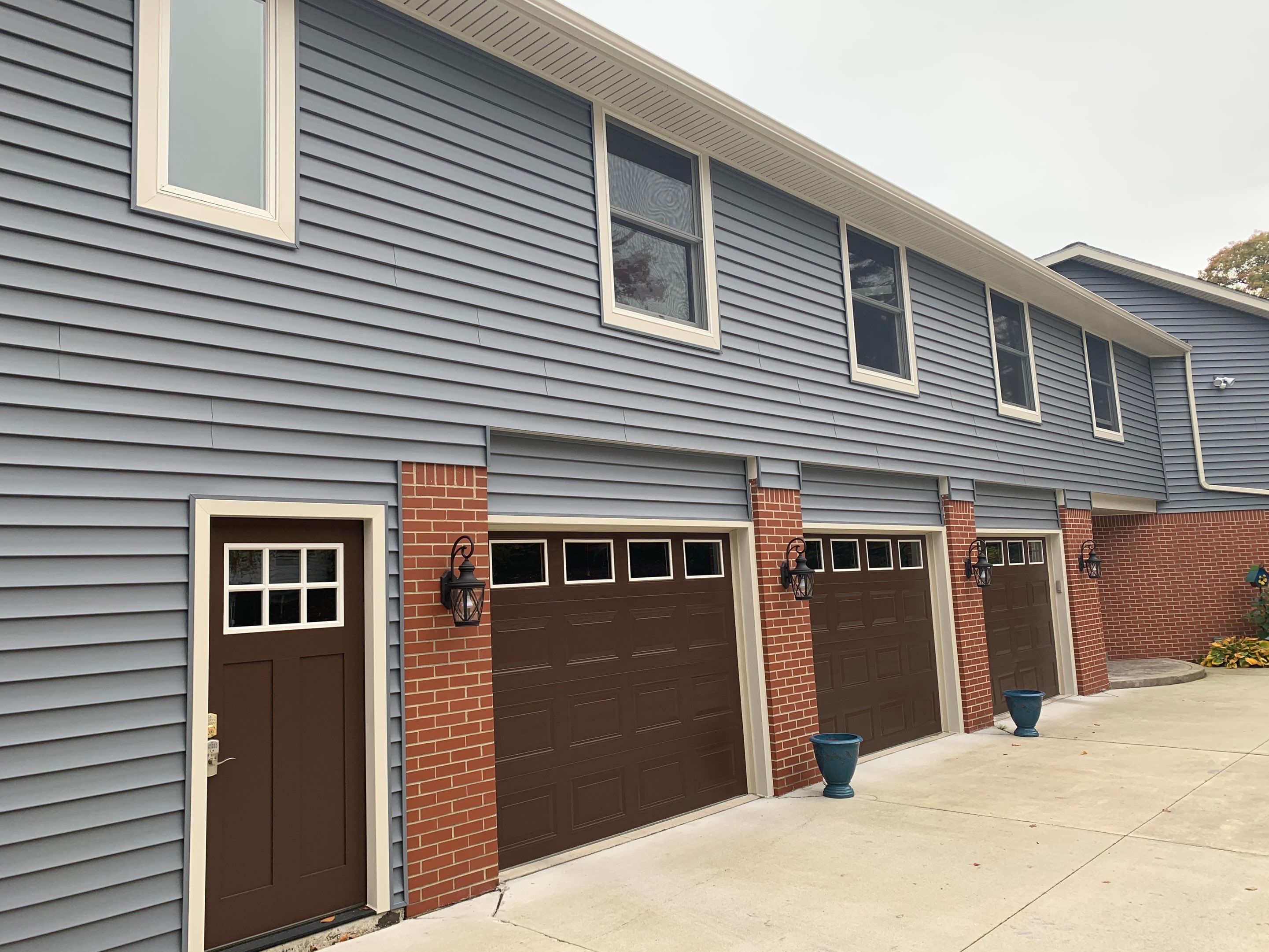 Vinyl Siding Replacement - Private Residence  by Bloomfield Construction & Restoration