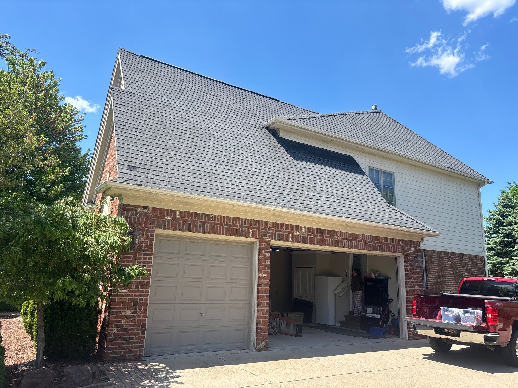 Roof Replacement using Owens Corning Onyx Black by 180 Contractors
