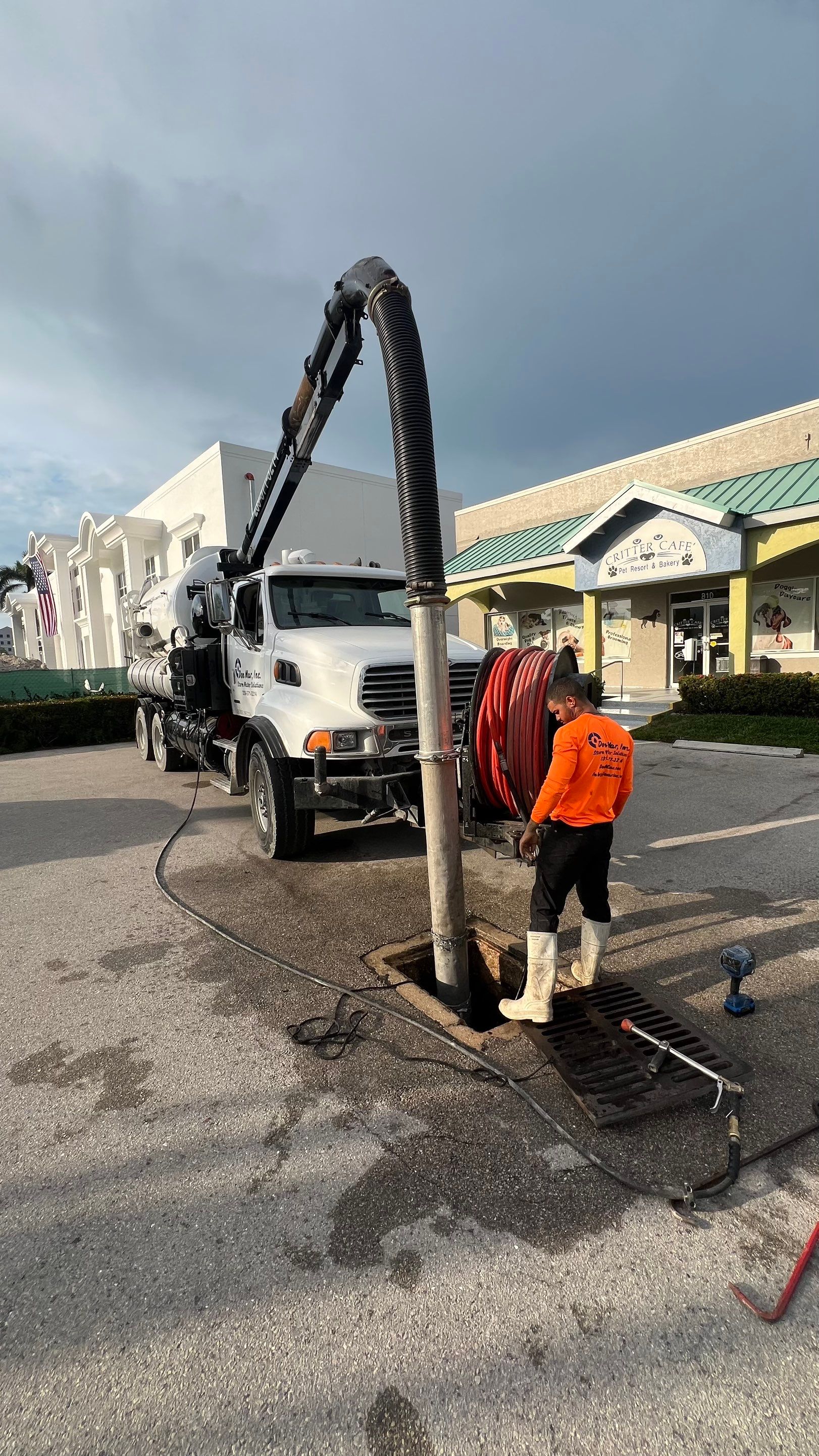Stromwater System Maintenance at Bill Smith Appliances / Critter Cafe Marco Island Catch Basin by Don Mar, Inc. Storm Water Solutions