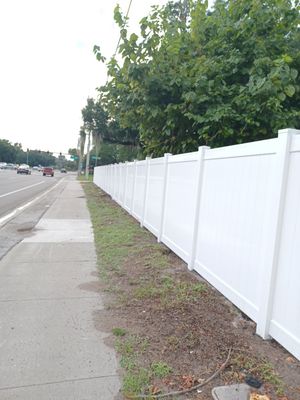 Sarasota, FL 6ft. Tall White Vinyl Privacy Fence