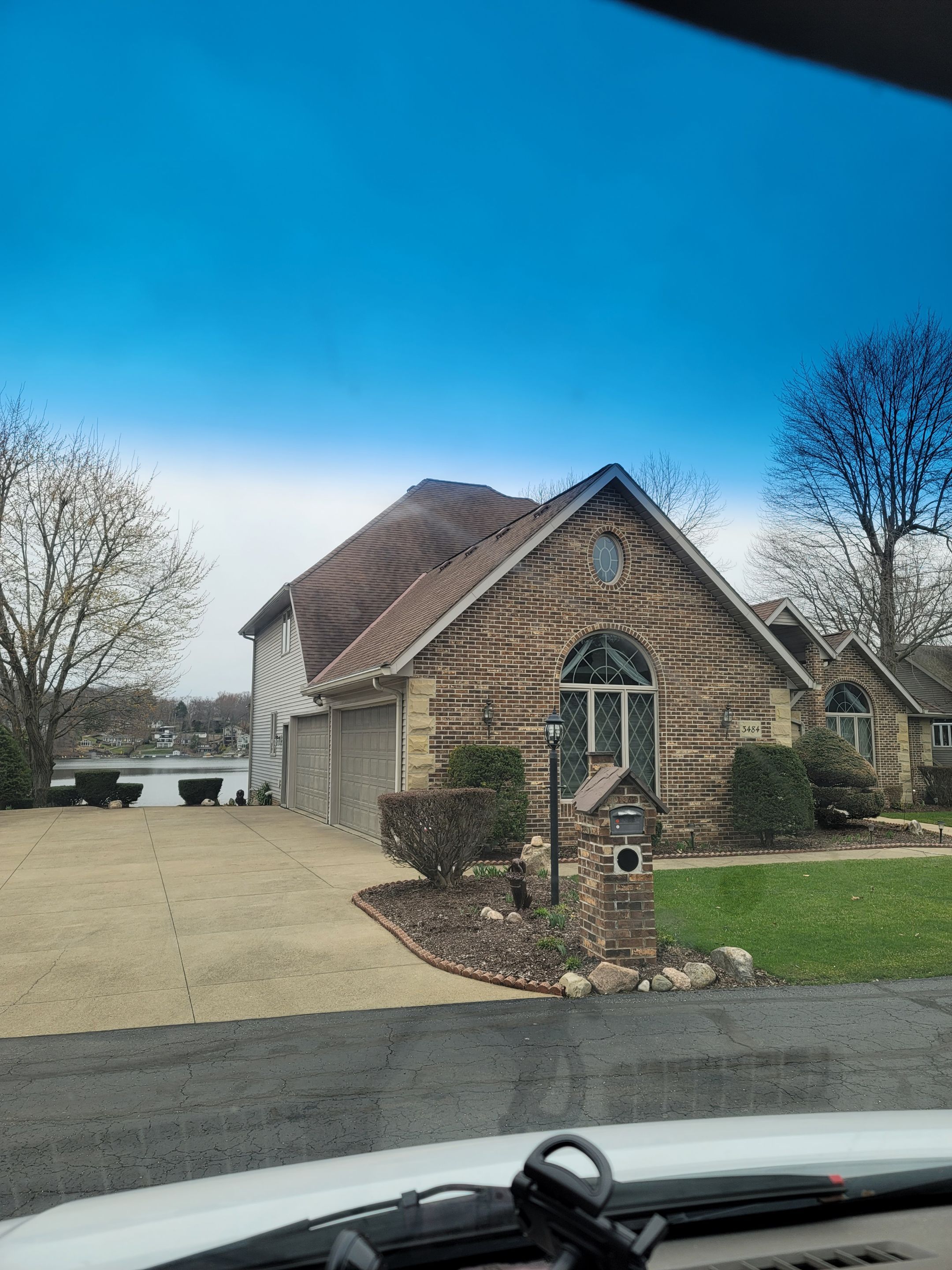 Brand: Atlas Pinnacle Color: Pristine Scotchgard Hickory Drip: Musket Brown by Eagle Eye Roofing