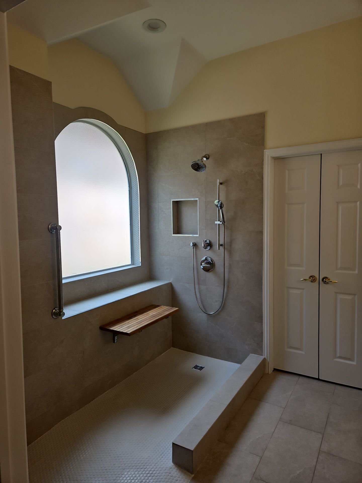 Zero Entry Shower by SLM General Contractors & Roofing