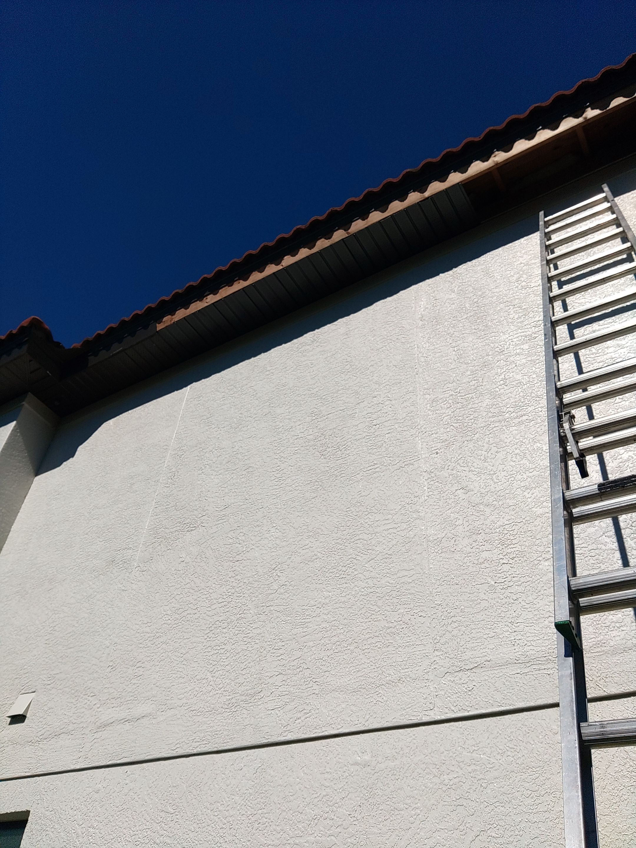 Dark Soffit and Fascia Repair in Lakewood Ranch FL by Gutter Professors