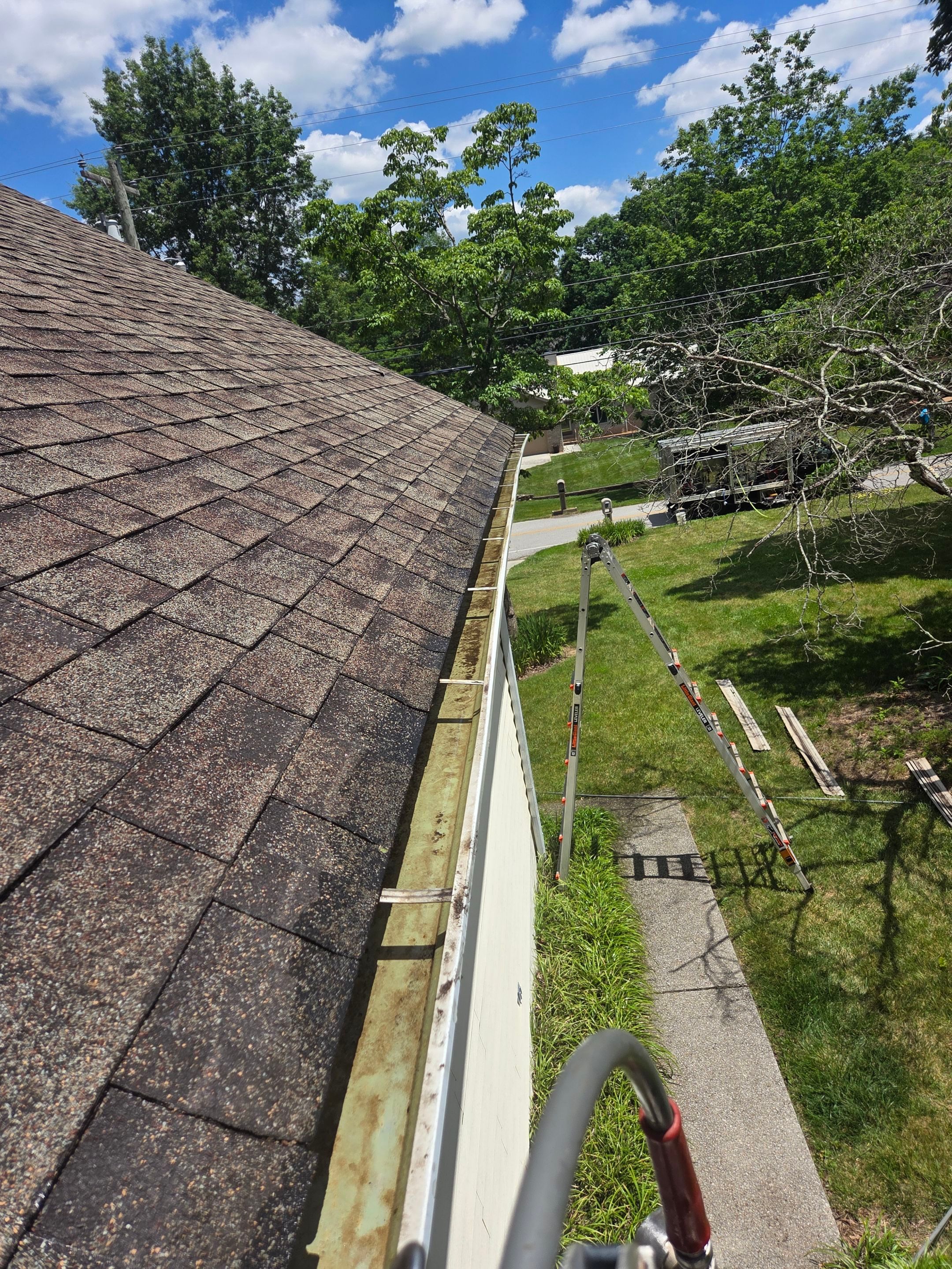 Comprehensive Gutter Cleaning and Pressure Washing Service in Crossville, TN by Affordable Pros