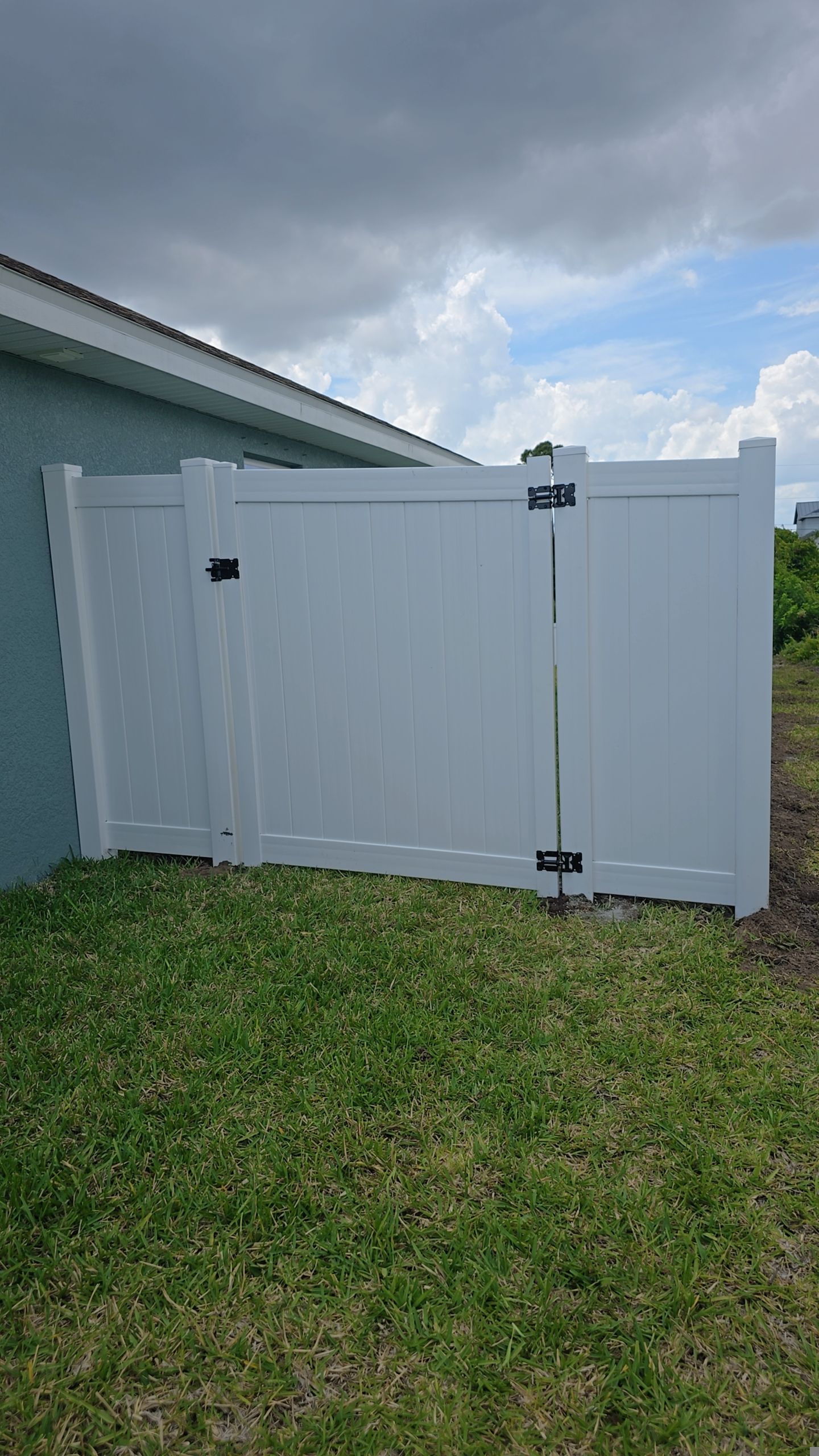 Vinyl Fence Install in Port Charlotte by True Fence LLC