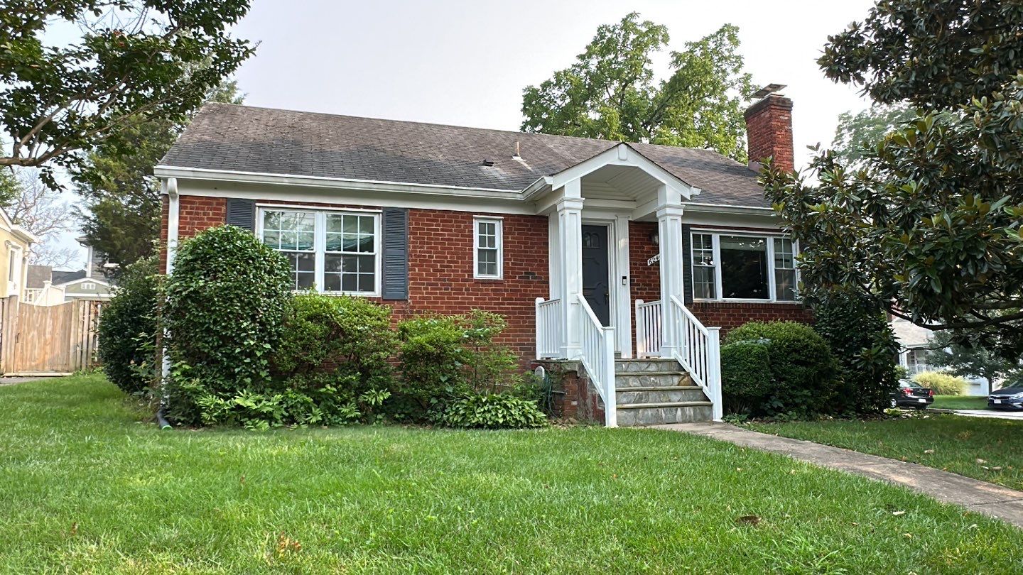 Arlington: CertainTeed Landmark Designer Shingles in Colonial Slate by RM Banning, Inc.
