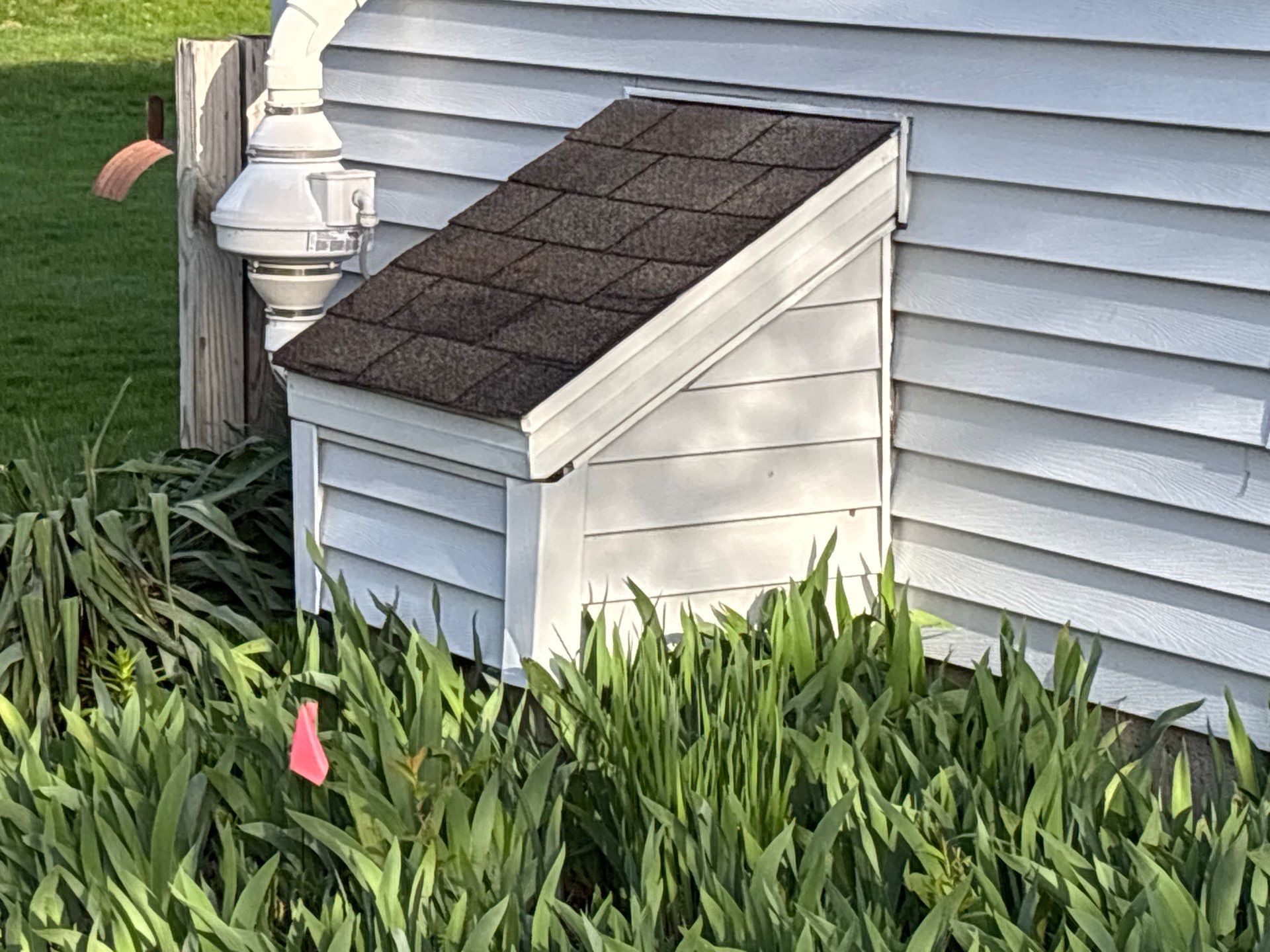 Gorgeous newly shingled home gets the DiGiorgi touch! by DiGiorgi Roofing and Siding Inc