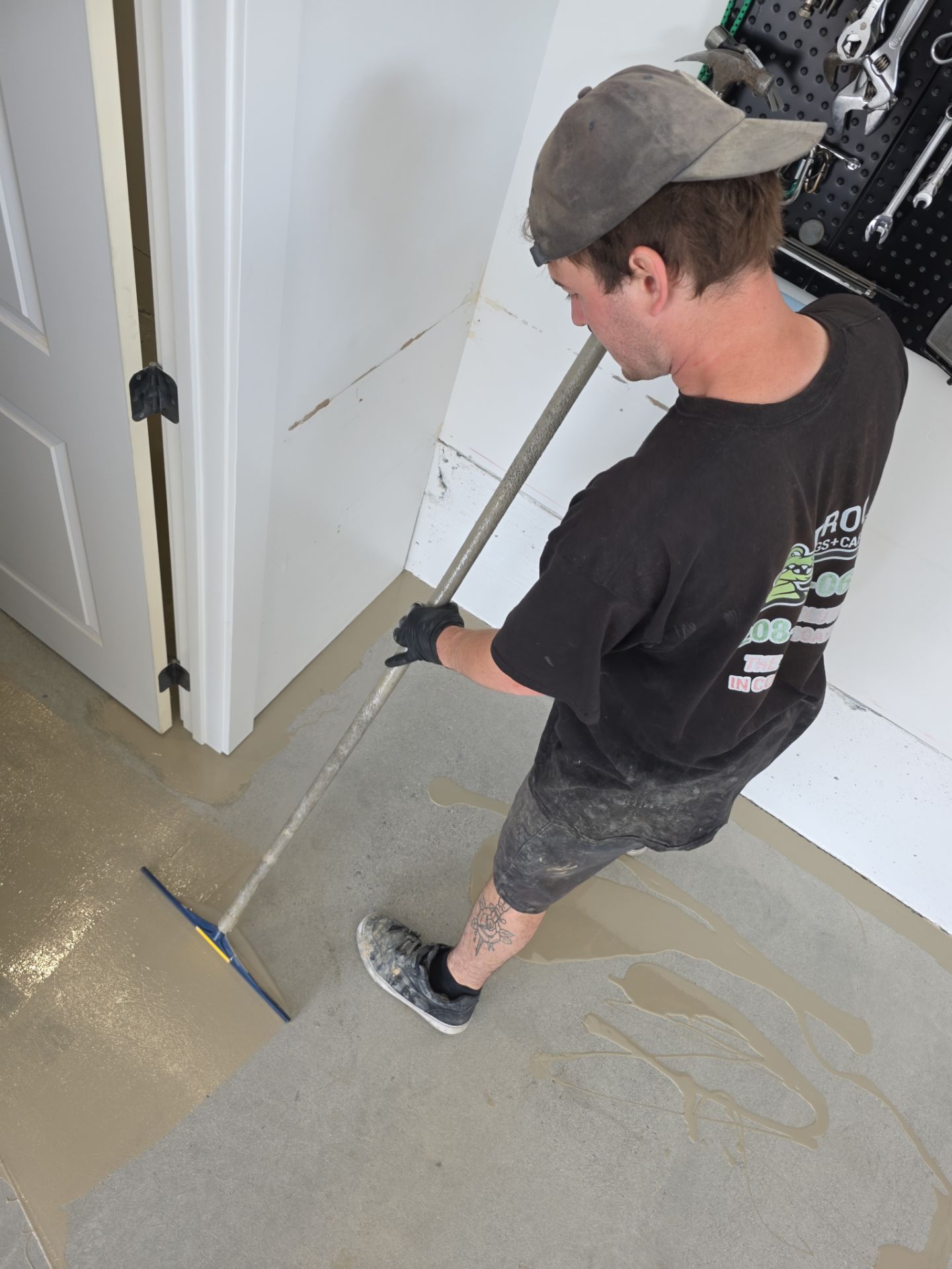 Moscow Garage Transformation Featuring Travertine Hybrid Polyaspartic Coating by Croc Coatings, LLC