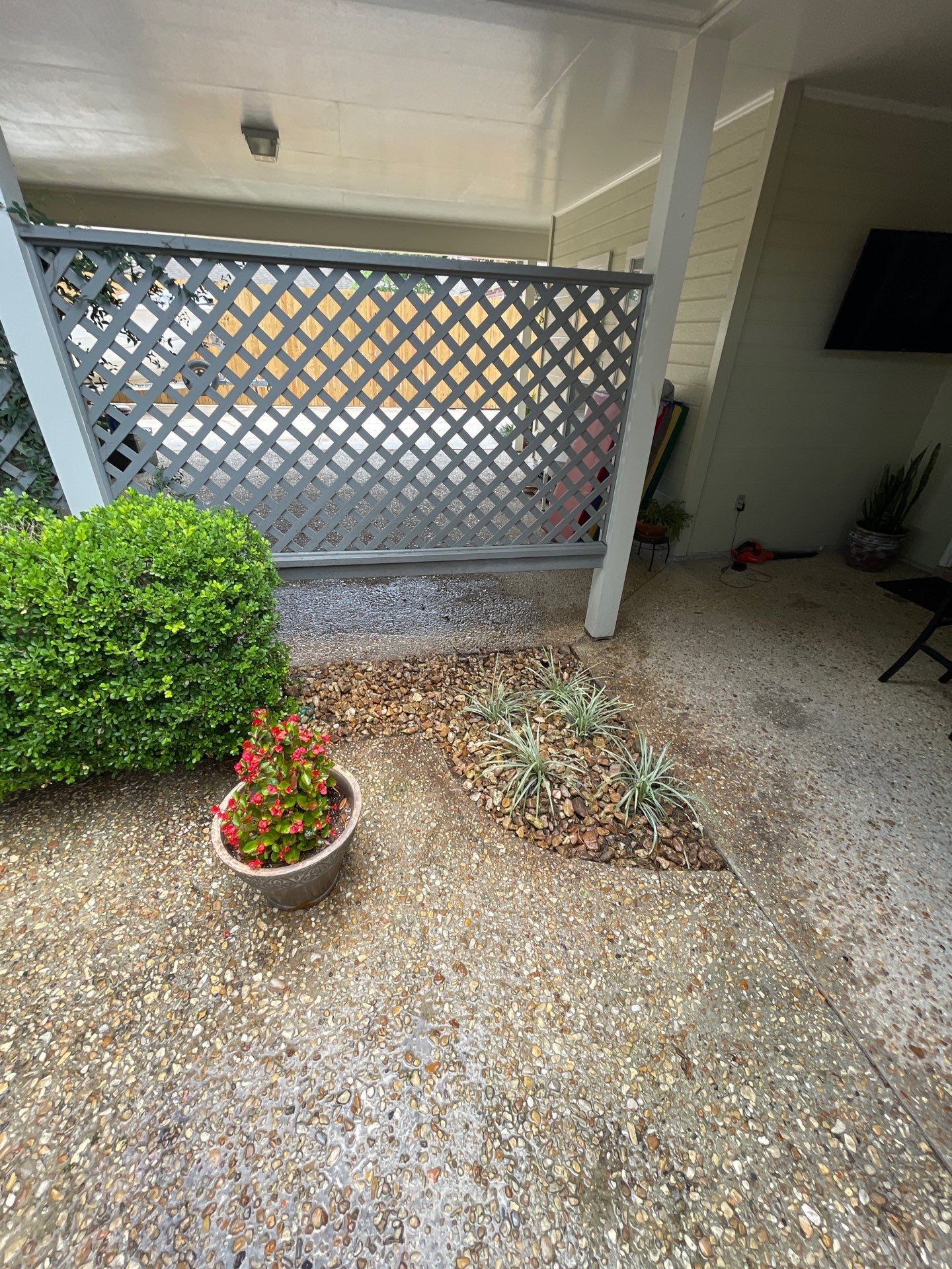 LANDSCAPE SERVICES: DEMO / BED PREP / CUT IN BED EDGES / MULCH INSTALL using BROWN MULCH "BARK BRITE" & ROAD ROCK by CutScape, LLC.