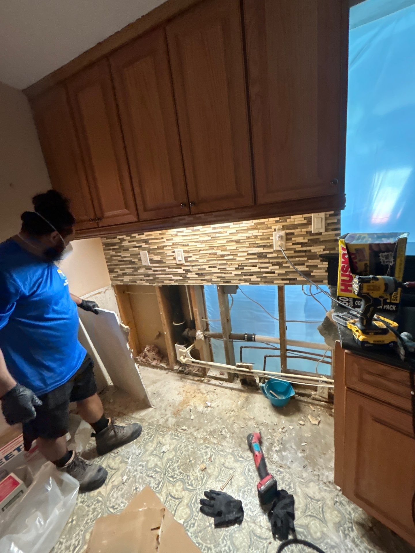 Black Mold Removal In Venice Florida by Ampm Restoration Services