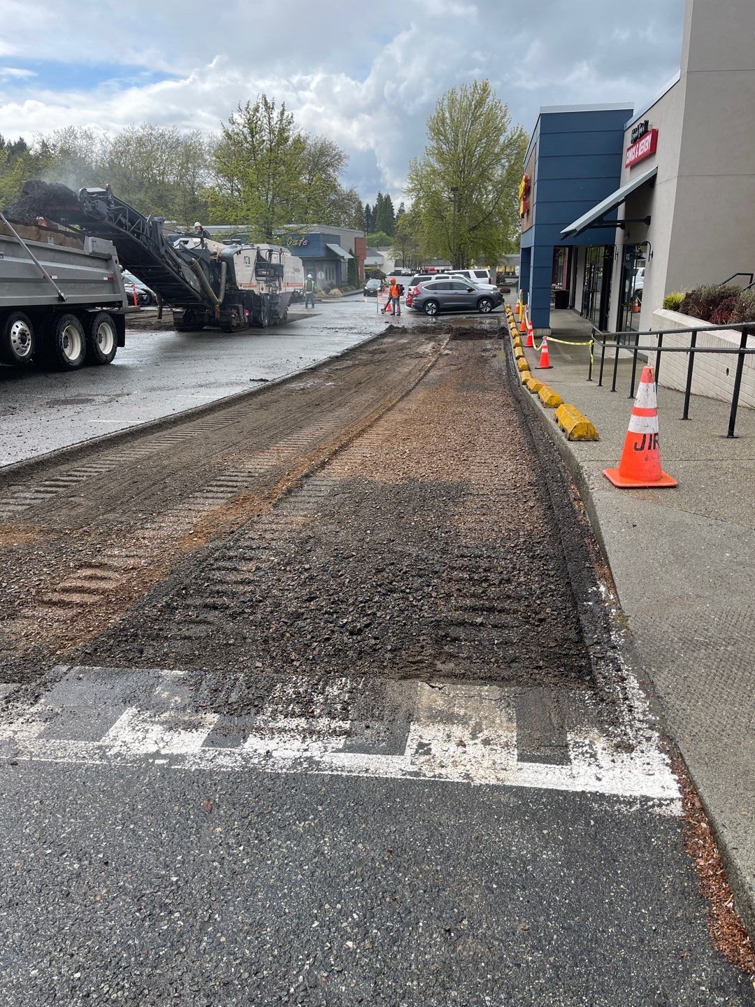 Colliers - Woodinville New Asphalt Parking Lot by Jireh Asphalt & Concrete Inc 