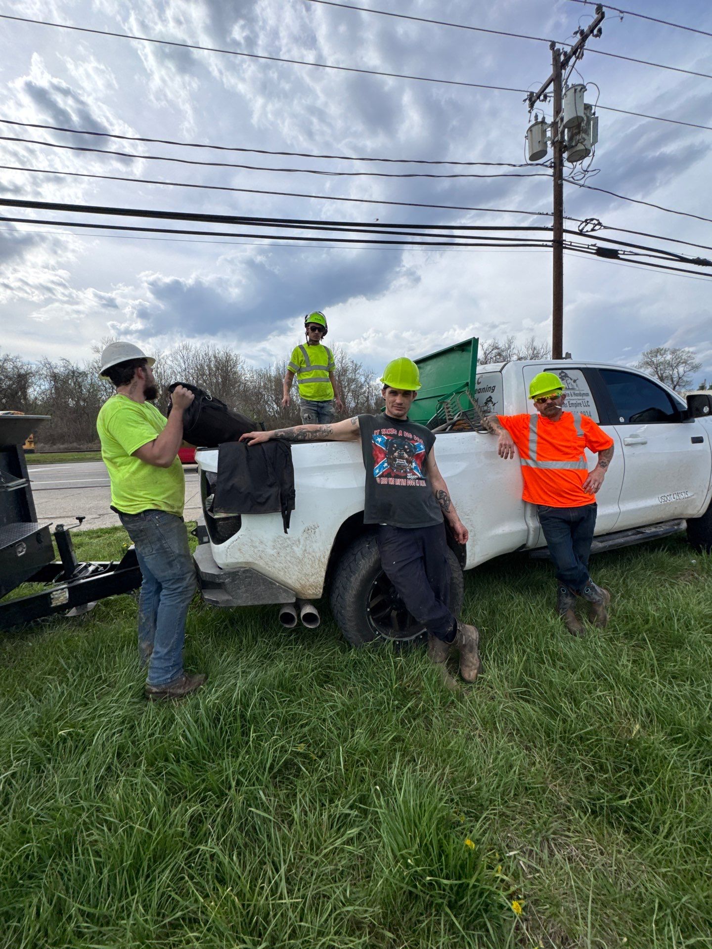 Project in Nitro, WV 	Rotator Crane Lifts Tree Off House | Nitro WV 	•	One Wrong Move Job | Rotator Crane Tree Removal 	•	Heavy Rescue Tree Job | Nitro WV 	•	Extreme Tree Removal Over Home | Nitro WV by Jones Empire LLC