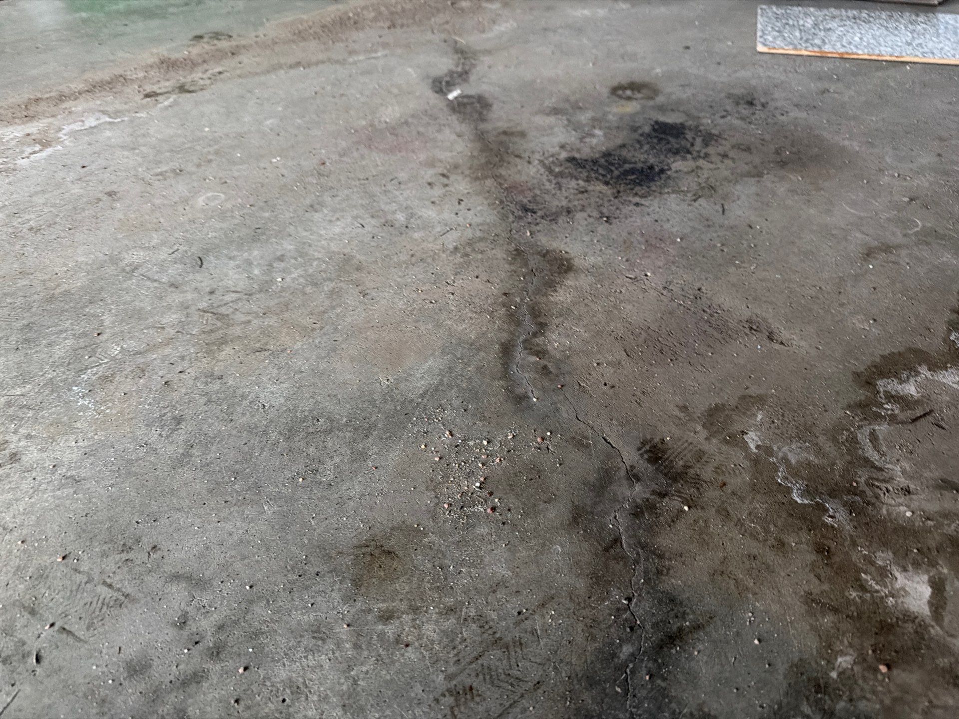 Decorative Chip Epoxy Garage Floor Coating in Sioux Falls by Select Painting, Coatings & Garage Cabinets