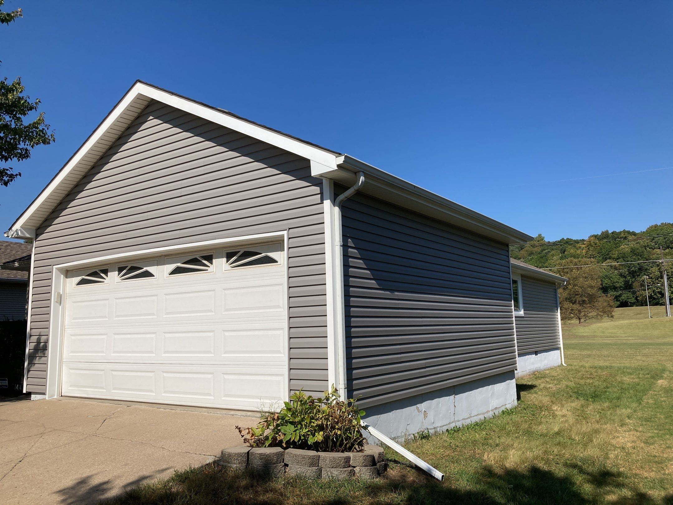 Siding Installation and new Heartland Elite windows by EEC  Windows, Siding & Roofing 